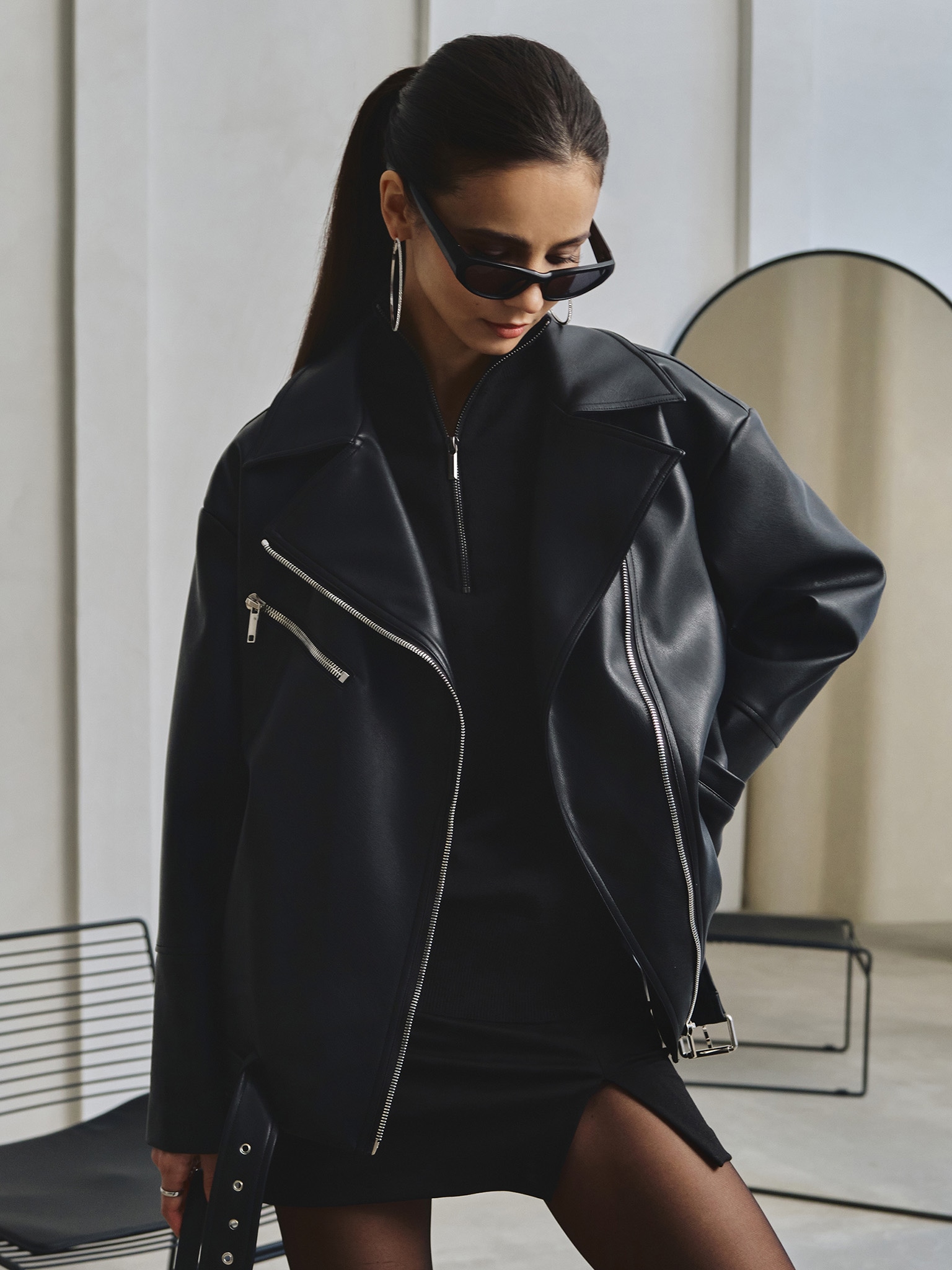 Удлиненная куртка кроя оверсайз из экокожи