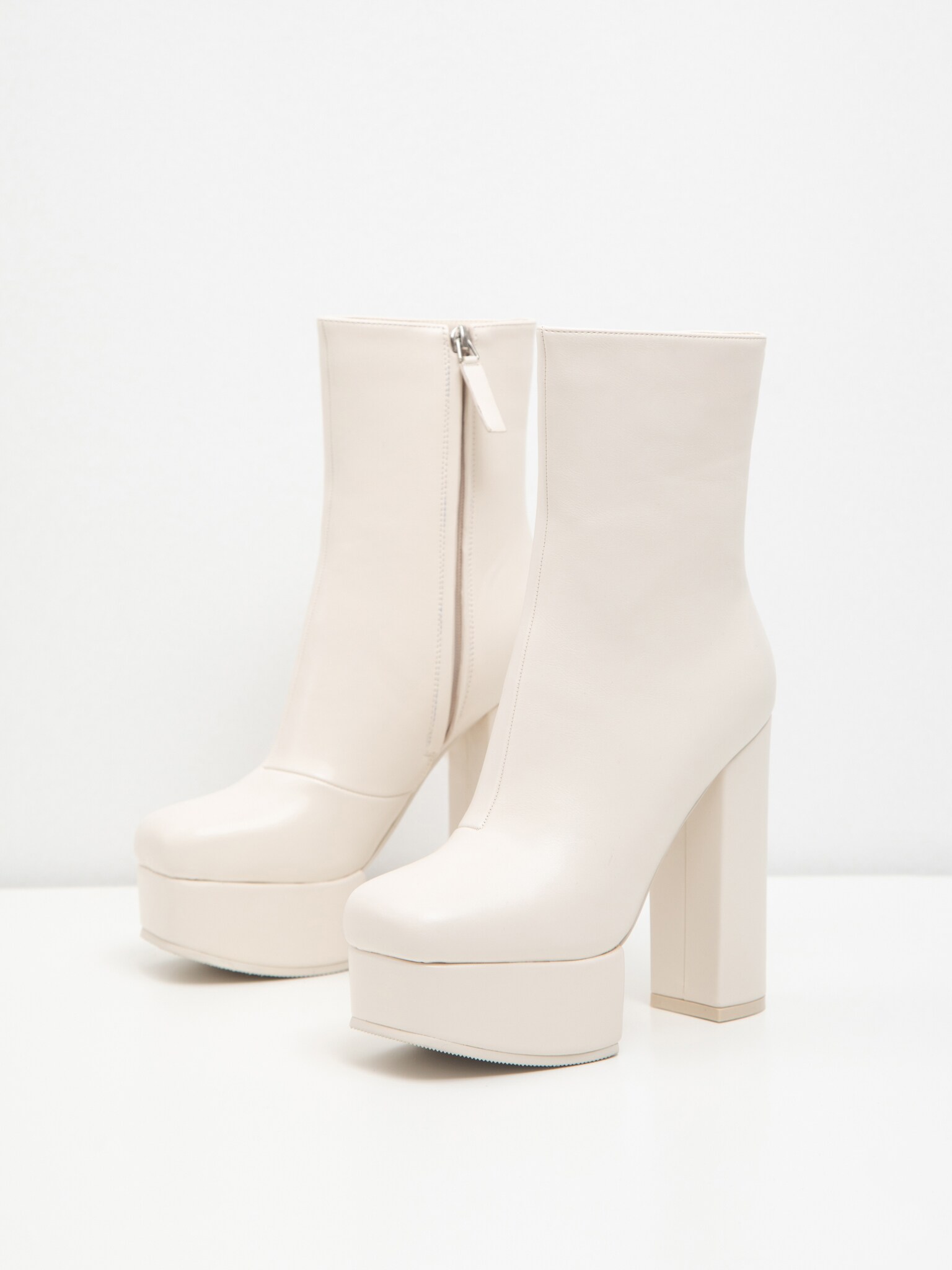 Platform boots with square toe :: LICHI - Online fashion store