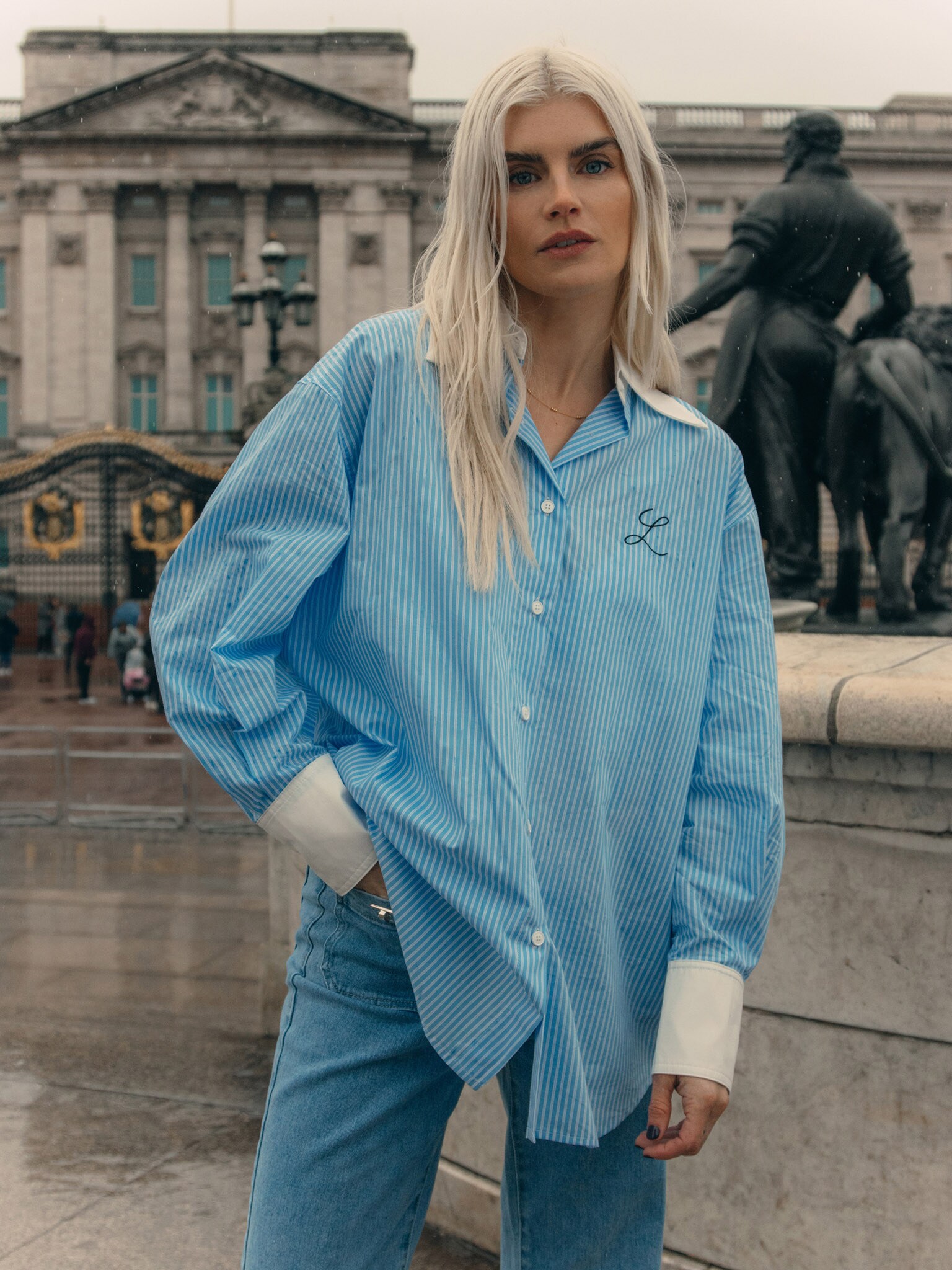 Shirt with contrasting details and embroidered monogram