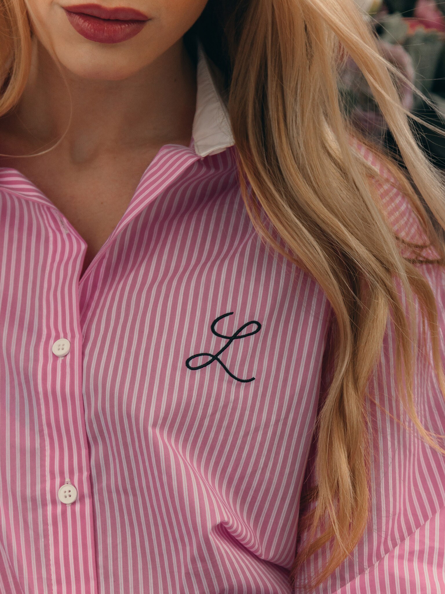 Shirt with contrasting details and embroidered monogram