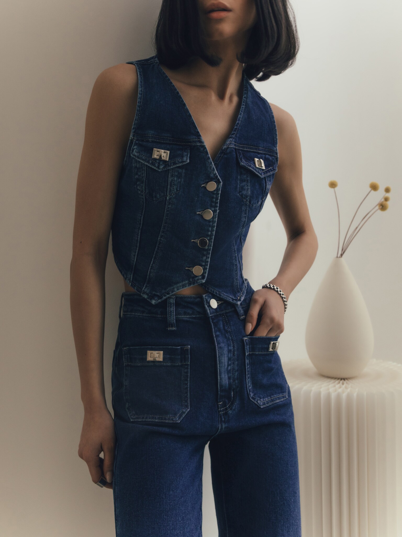 Denim vest with metal fastening