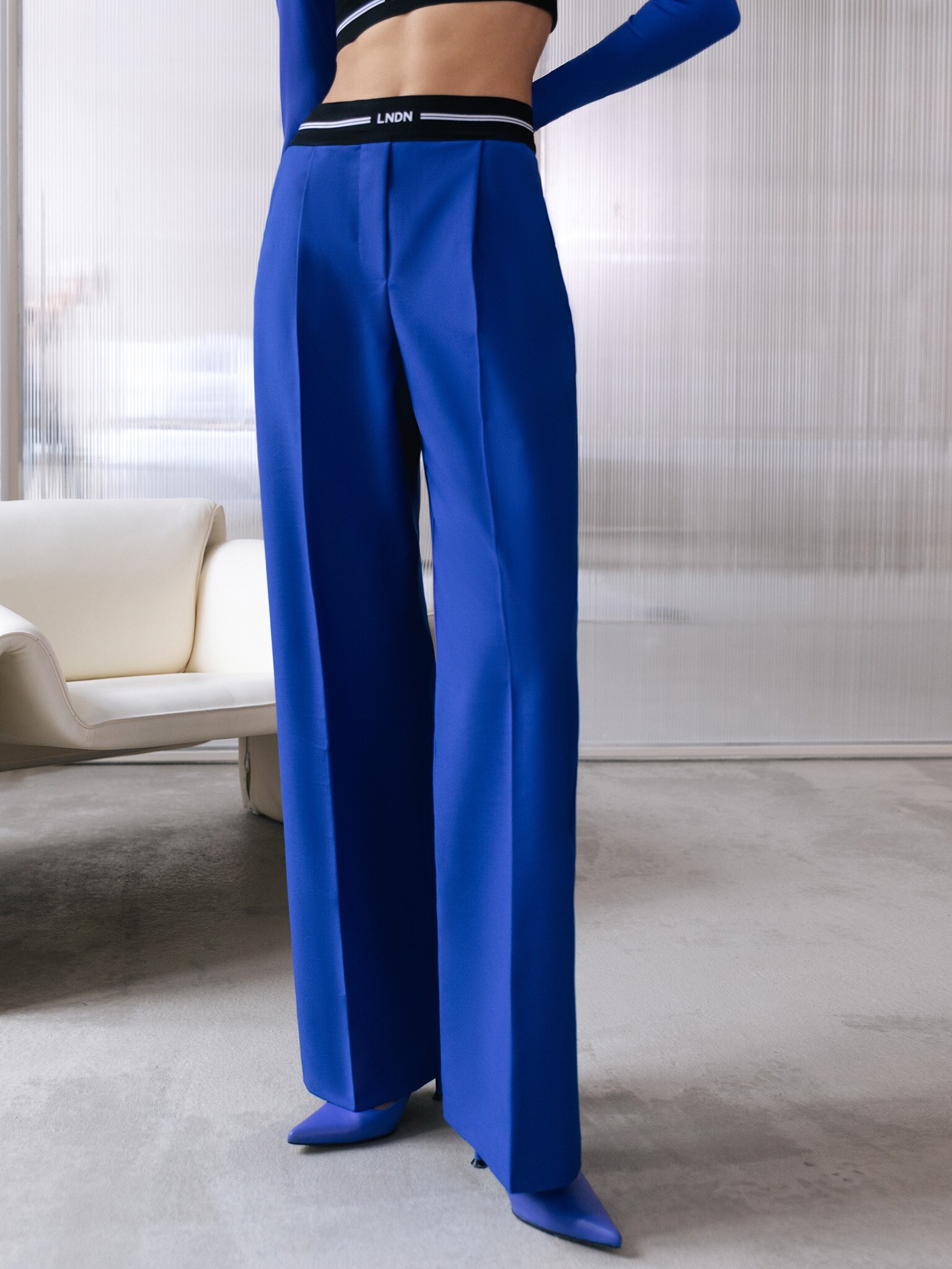 Loose trousers with contrasting elastic band :: LICHI - Online fashion store