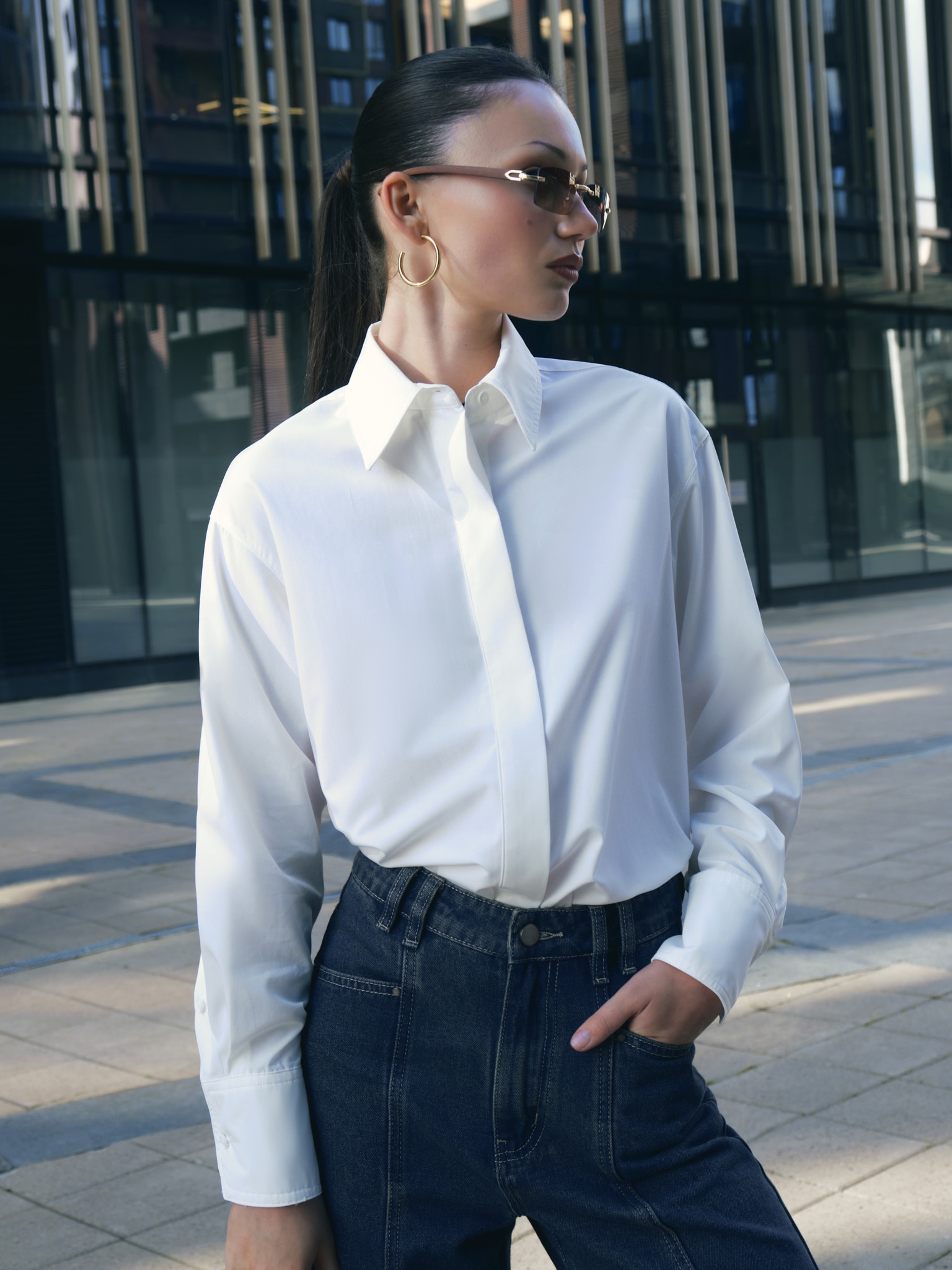 Loose cut shirt with concealed buttons