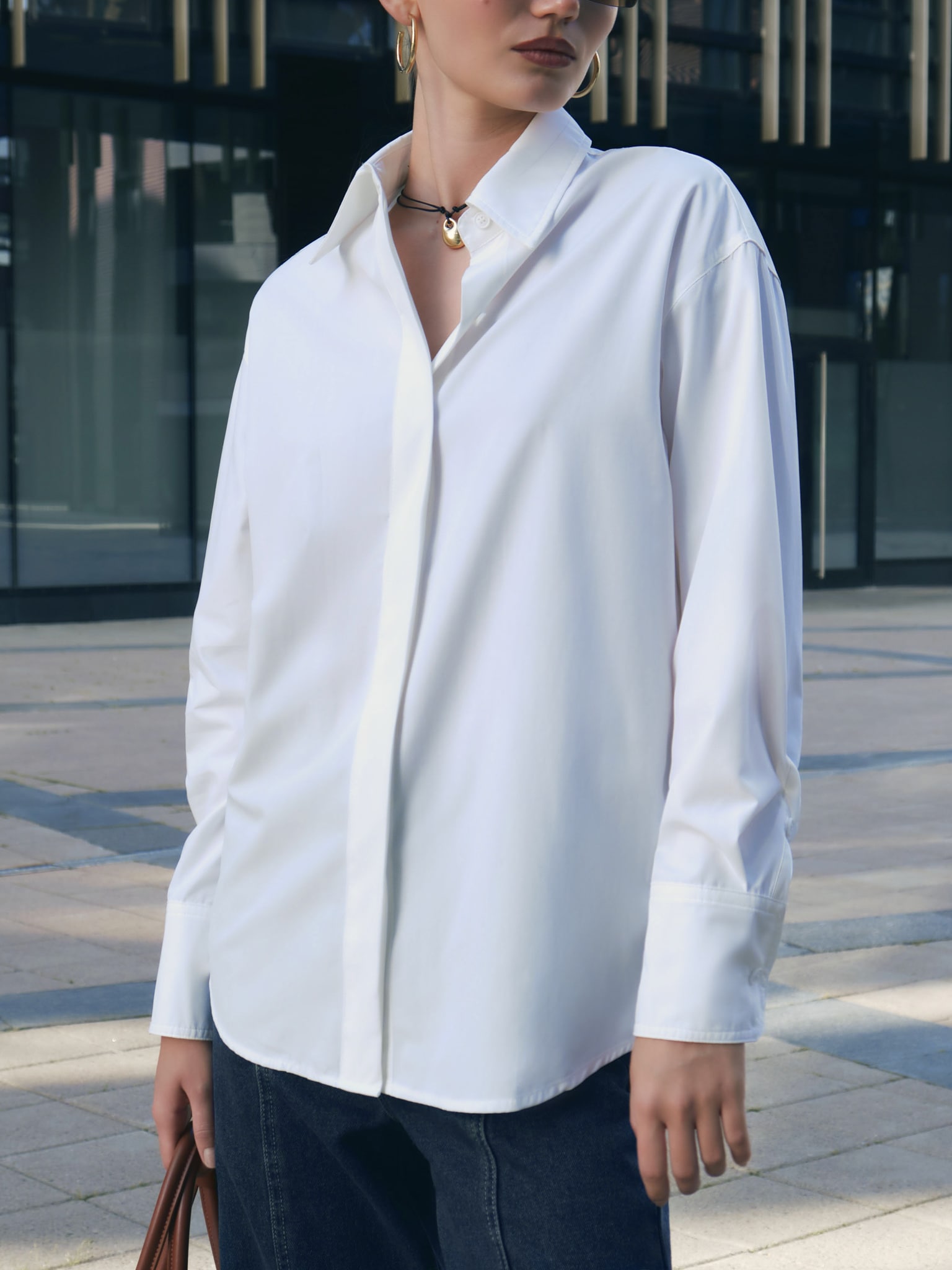 Loose cut shirt with concealed buttons