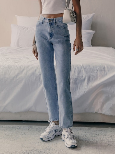 Mid-rise straight-leg jeans :: LICHI - Online fashion store