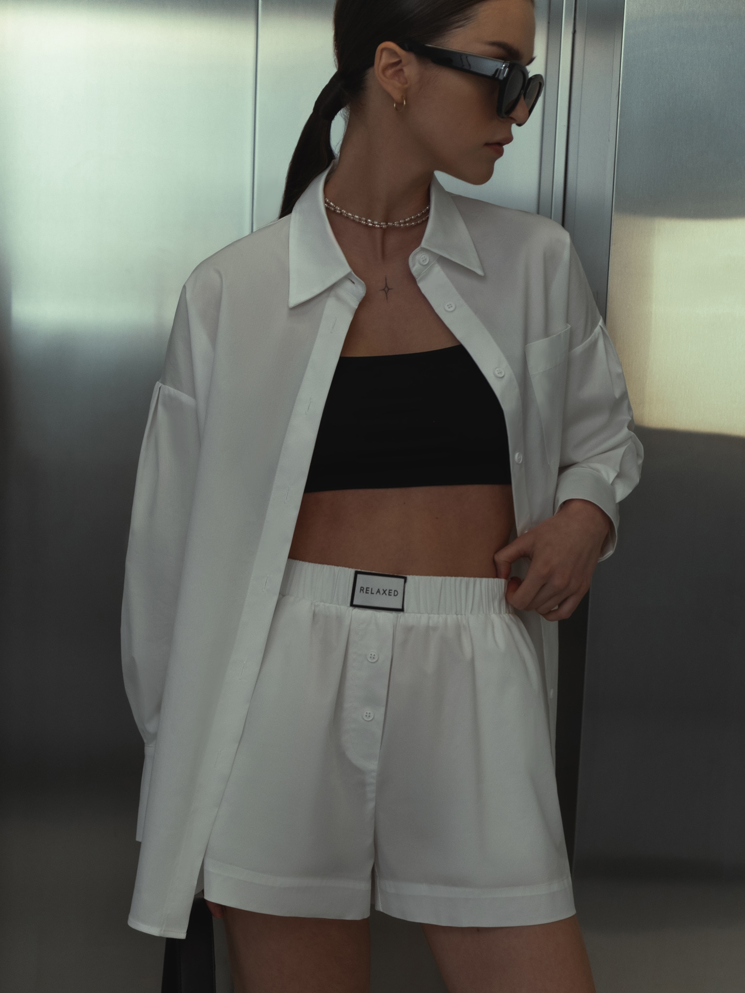 Jednokolorowa koszula o luźnym kroju