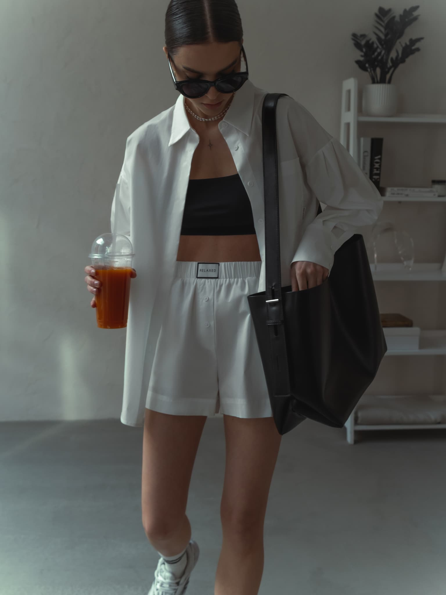 Jednokolorowa koszula o luźnym kroju