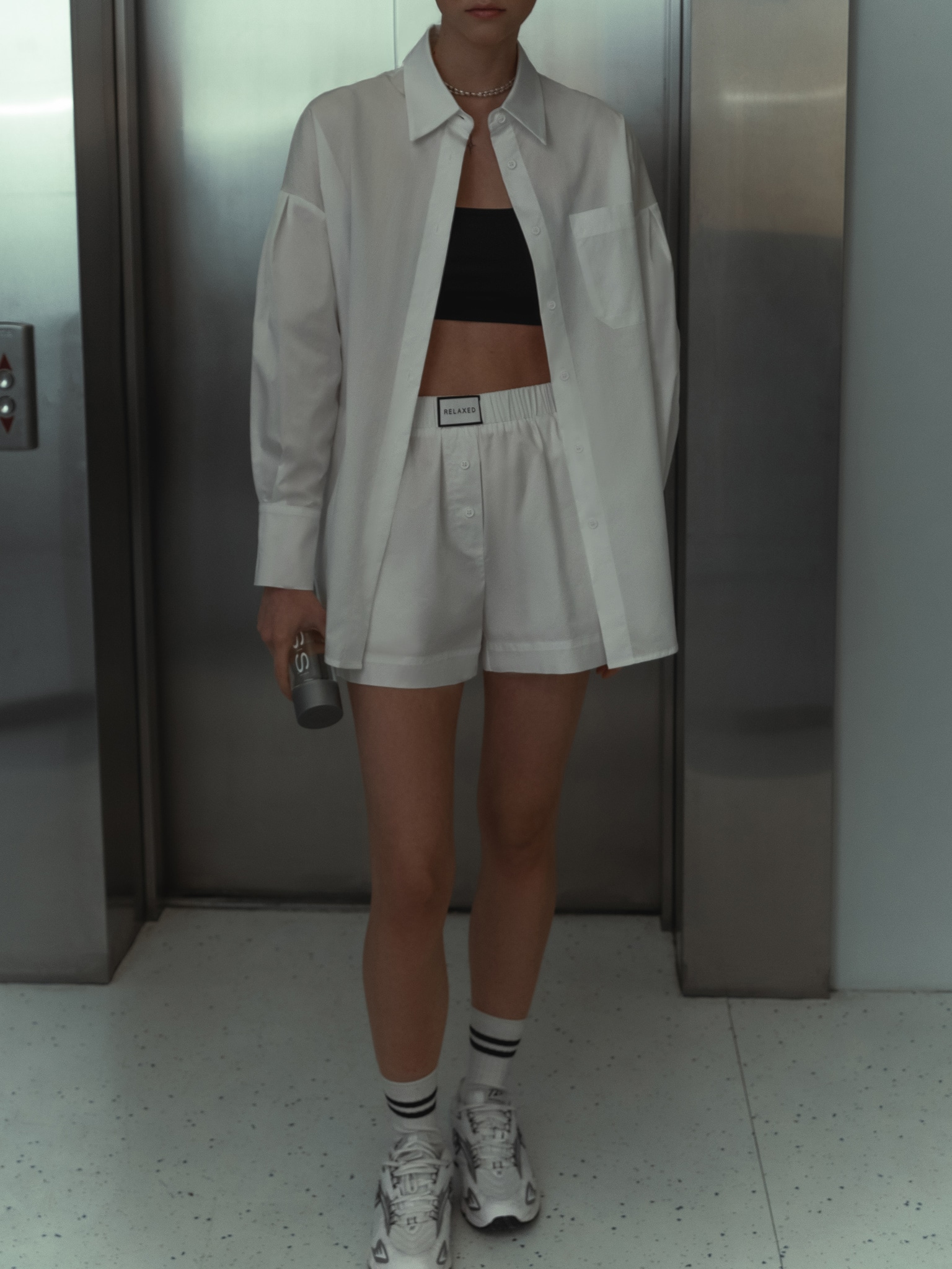 Jednokolorowa koszula o luźnym kroju