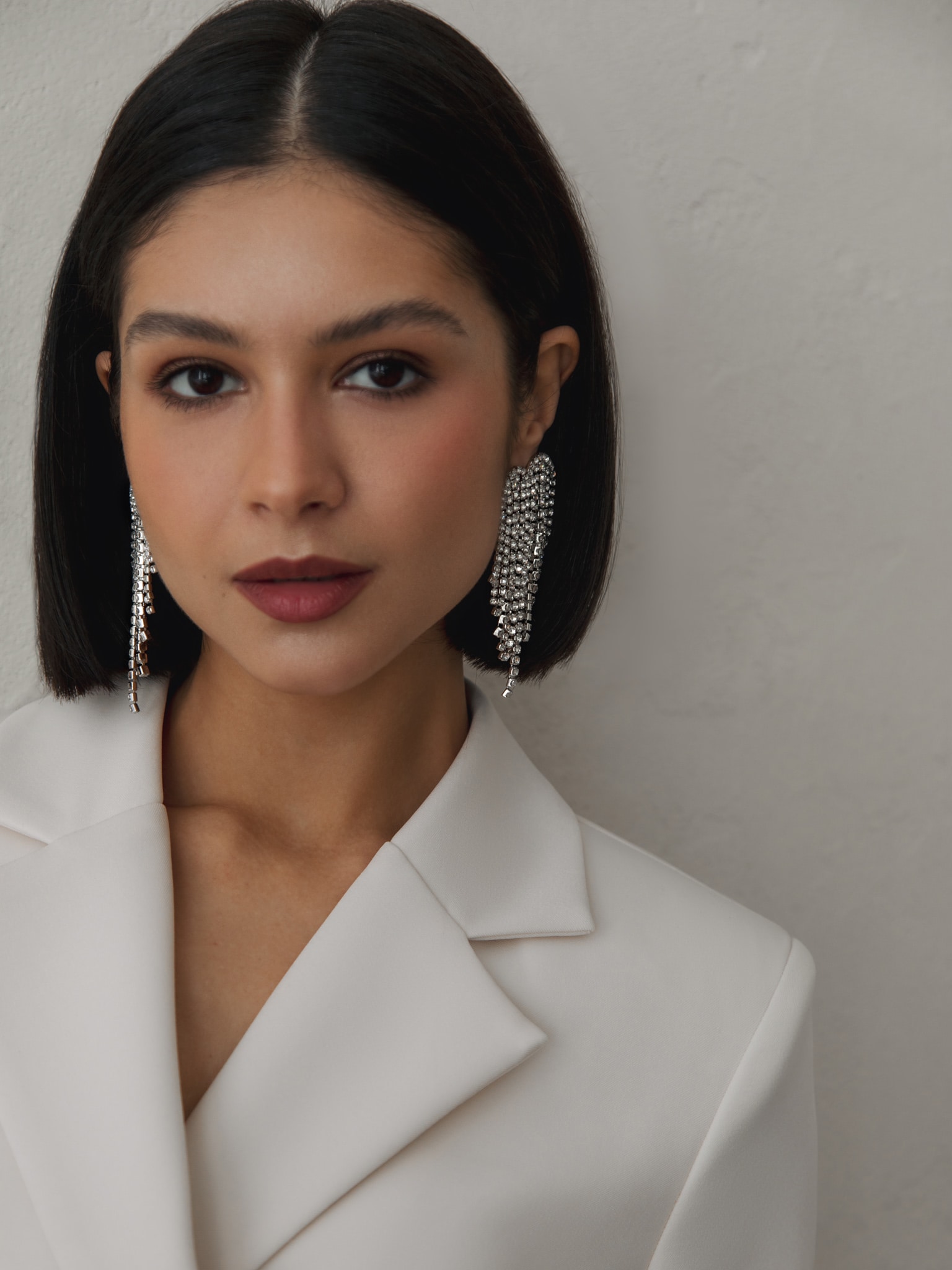 Stud earrings with heart-shaped rhinestone rows