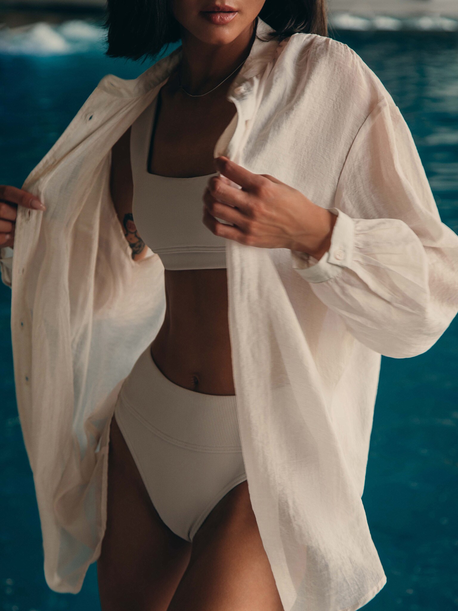 Halbtransparentes, leichtes Hemd