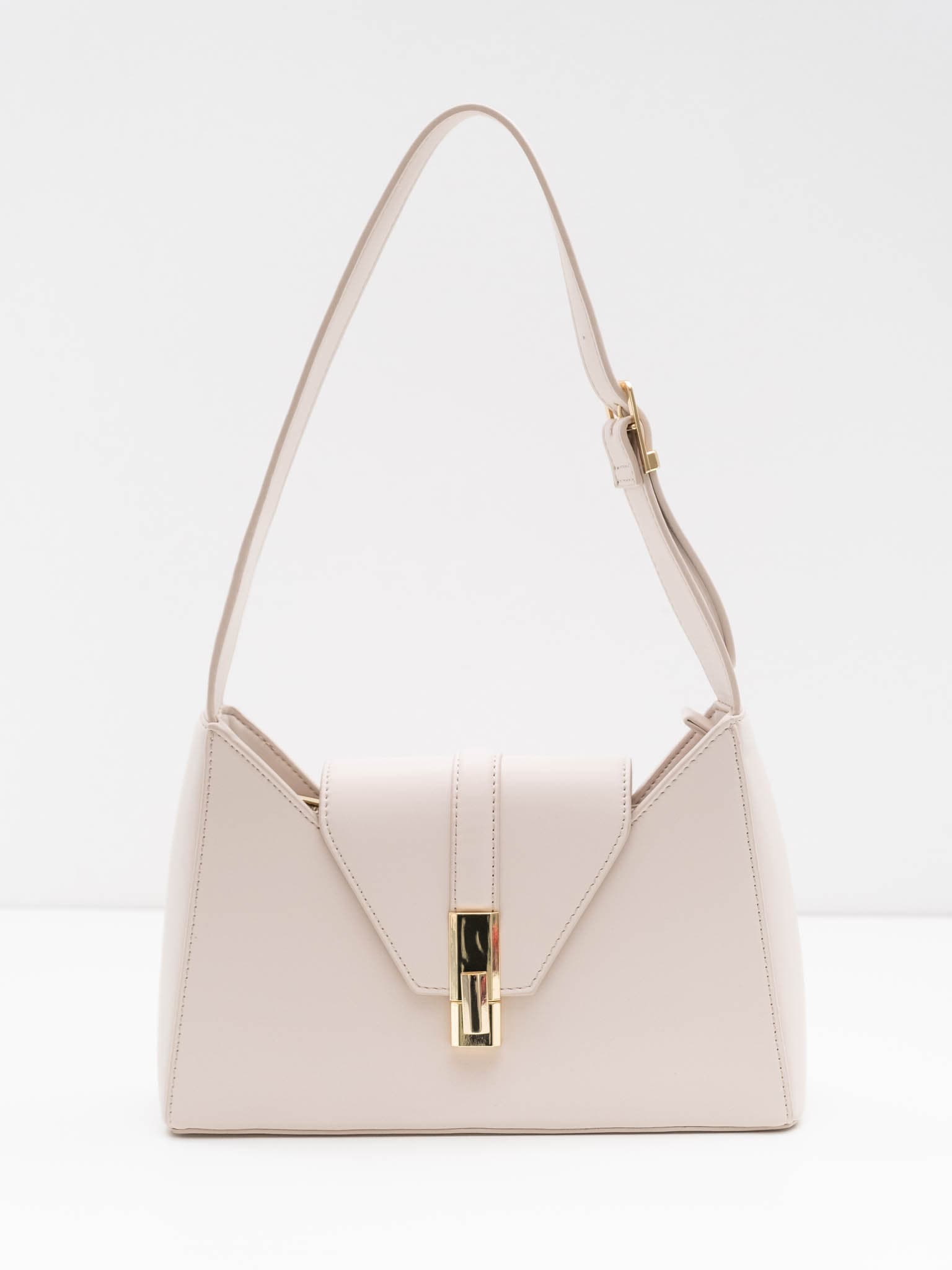 Trapeze-shaped bag with wide shoulder strap