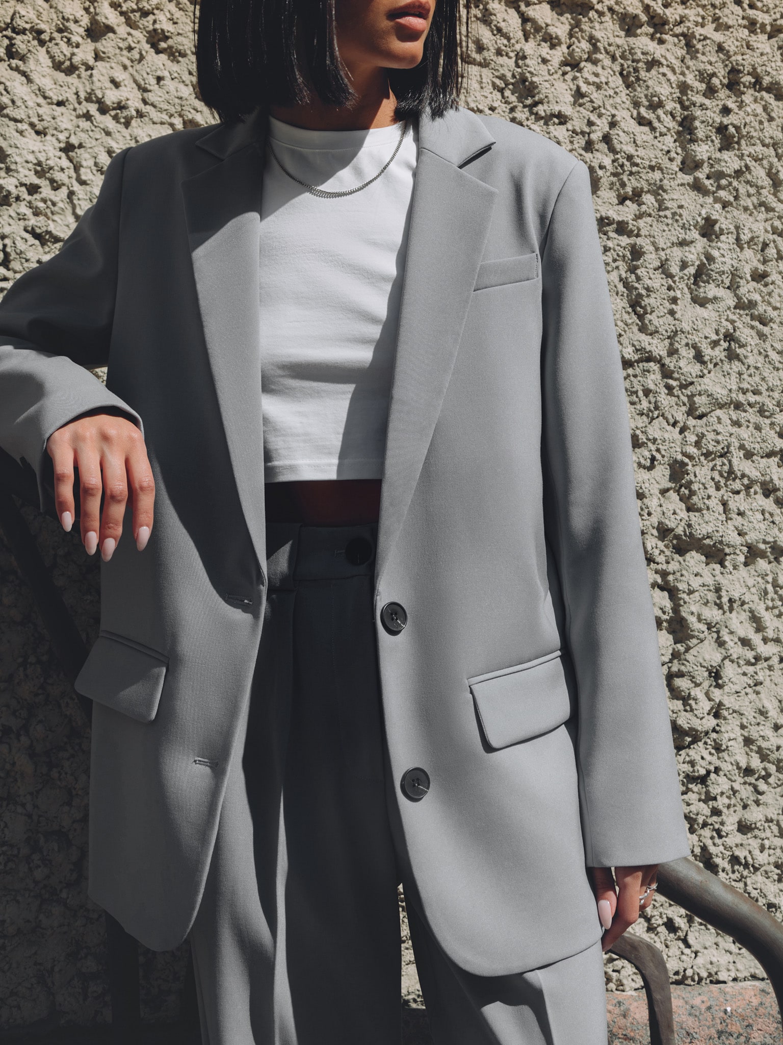 Single-breasted jacket with contrasting buttons