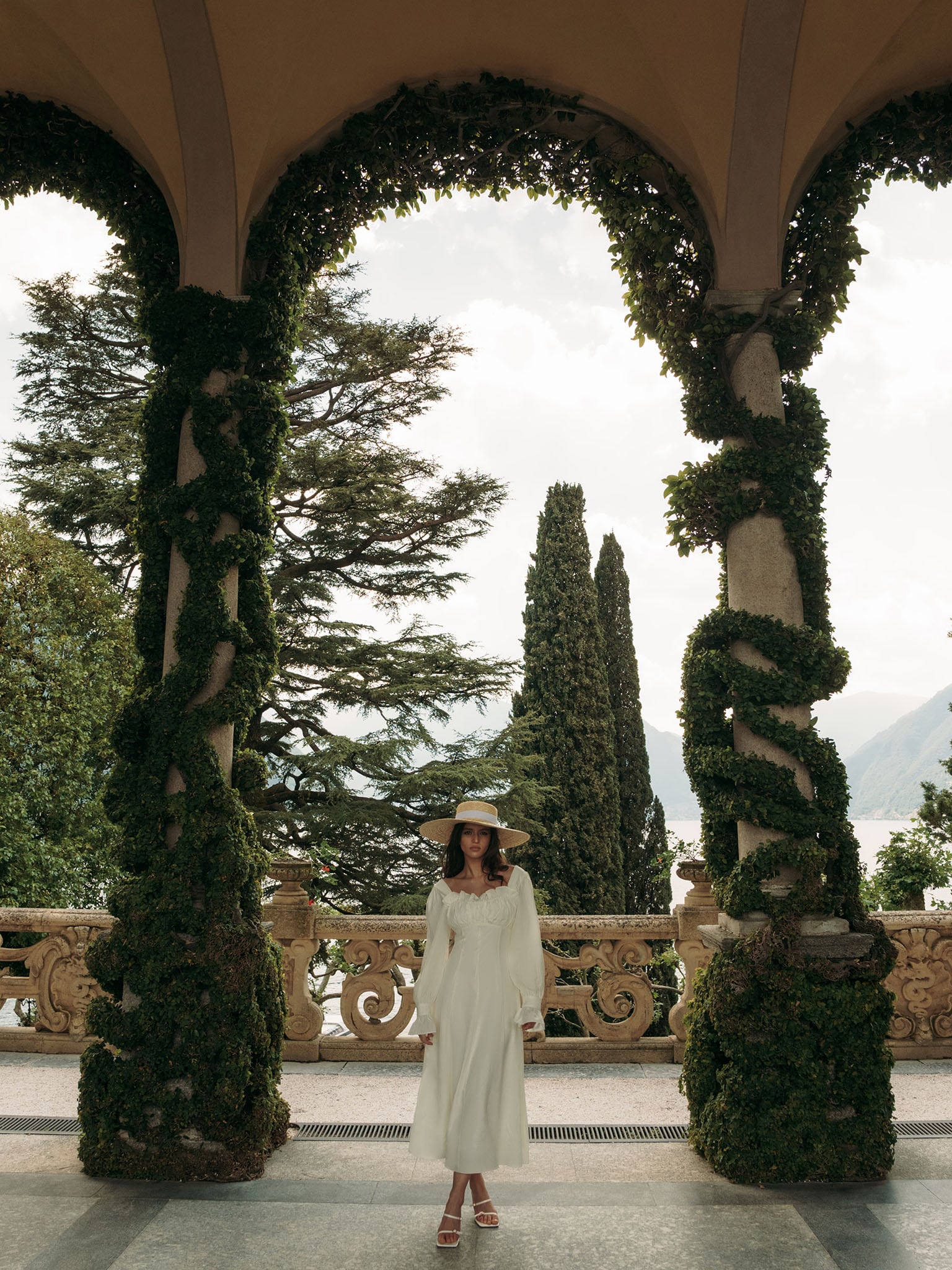 Midi dress with pleated bodice and wide cuffs