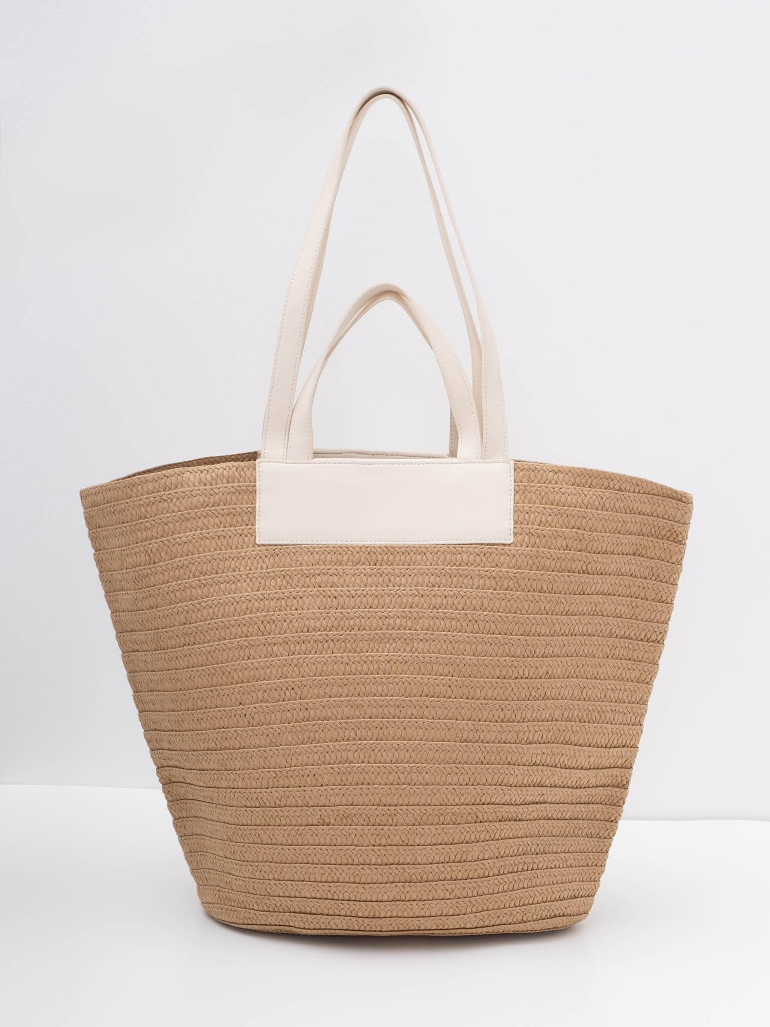 Плетеная сумка мягкой формы с вставками из экокожи