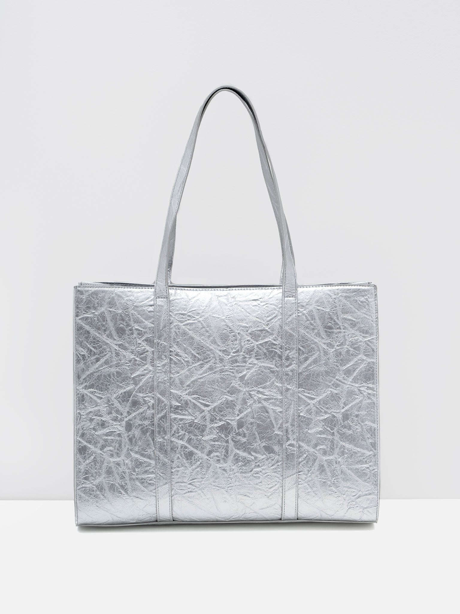 Квадратная сумка из экокожи с мятой фактурой