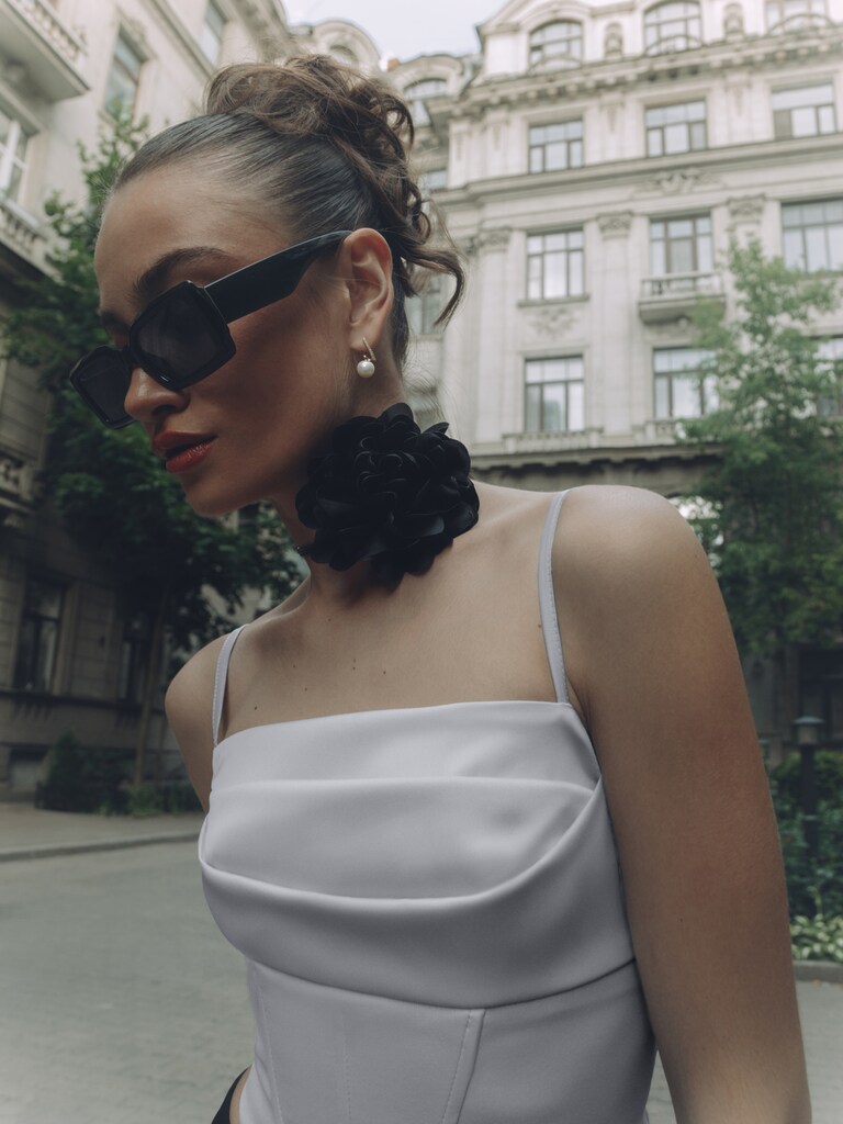 Lace necklace with a large flower