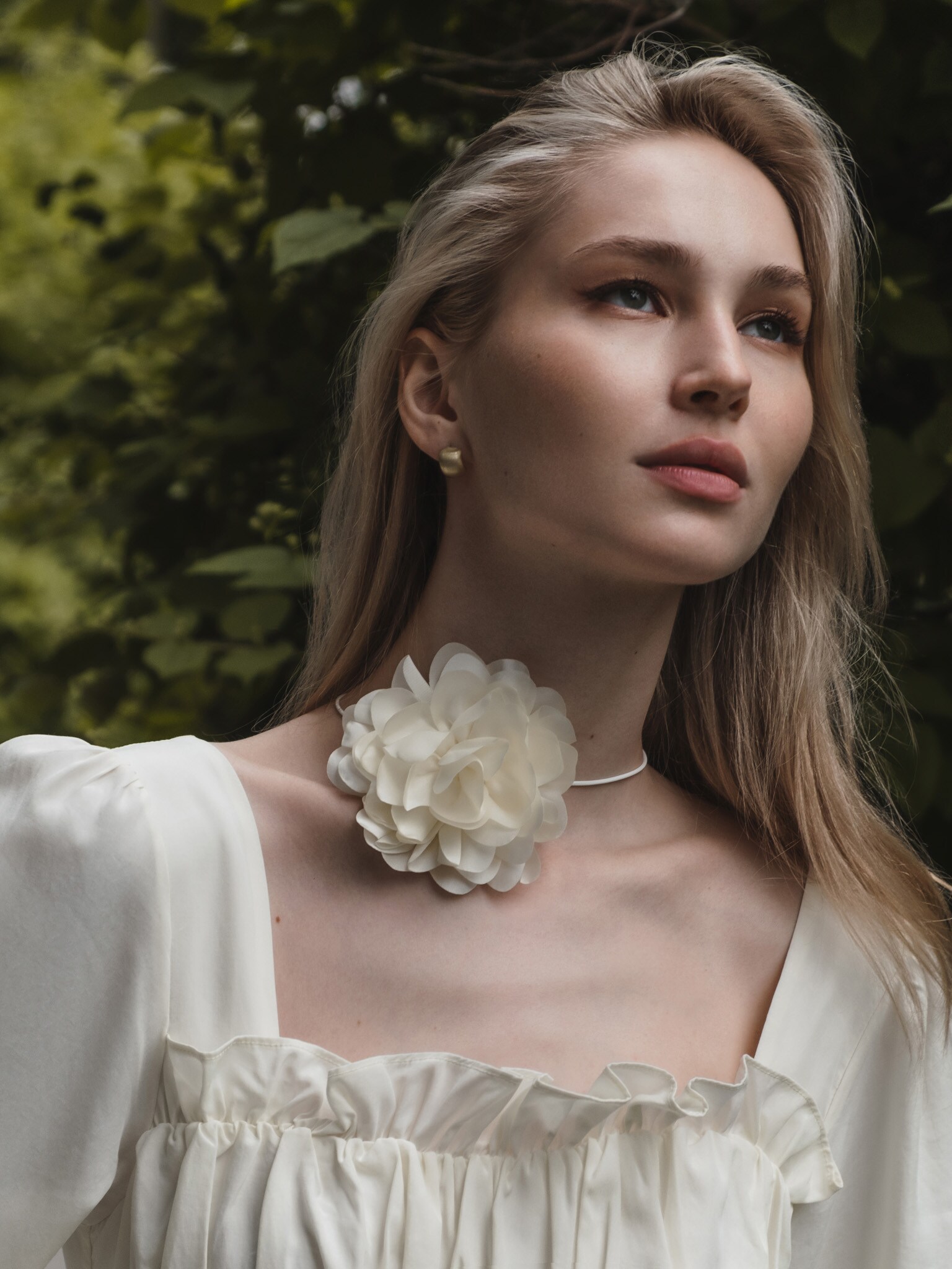 LICHI Online fashion store Lace necklace with a large flower