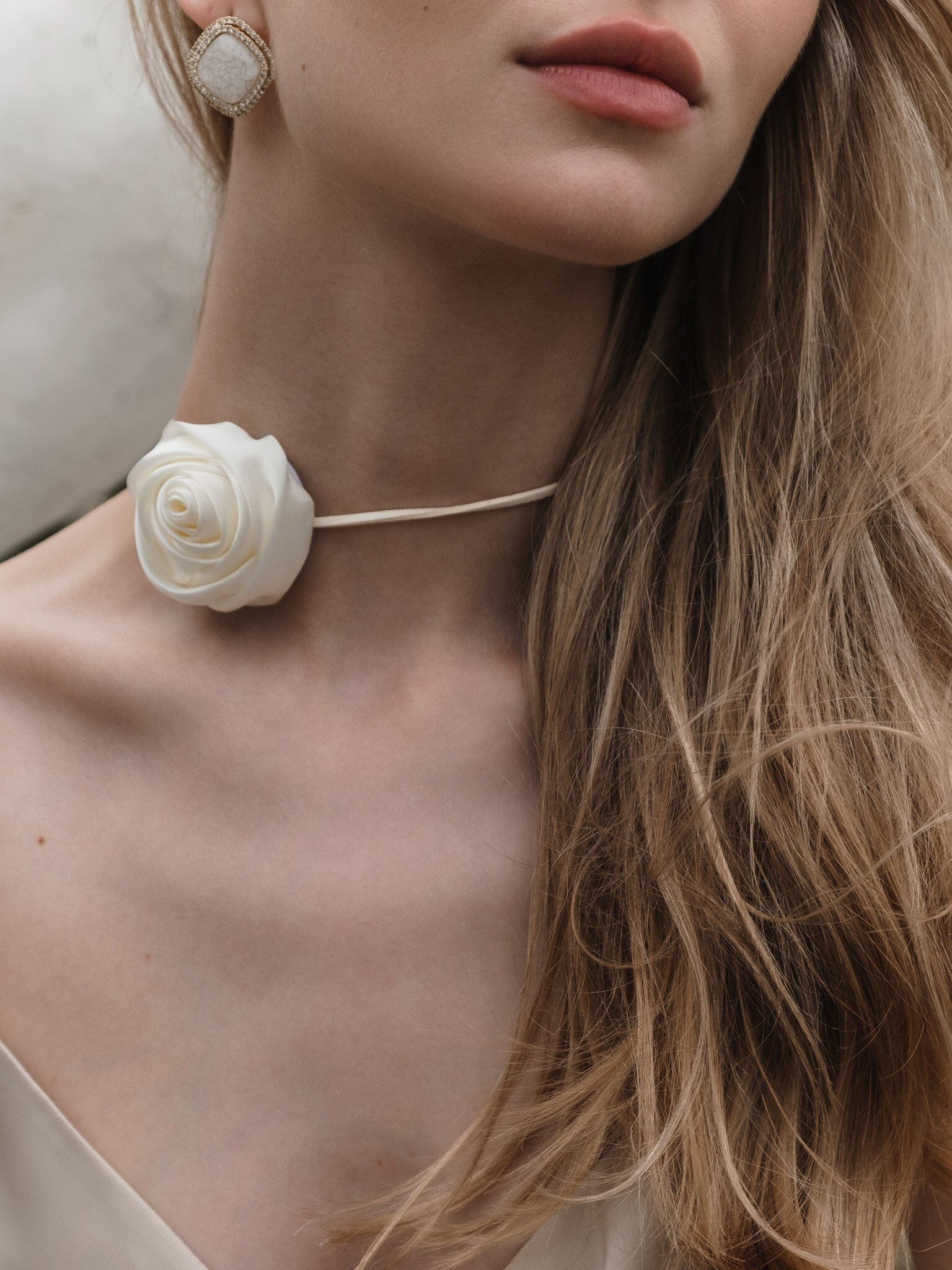 Lace necklace with satin flower