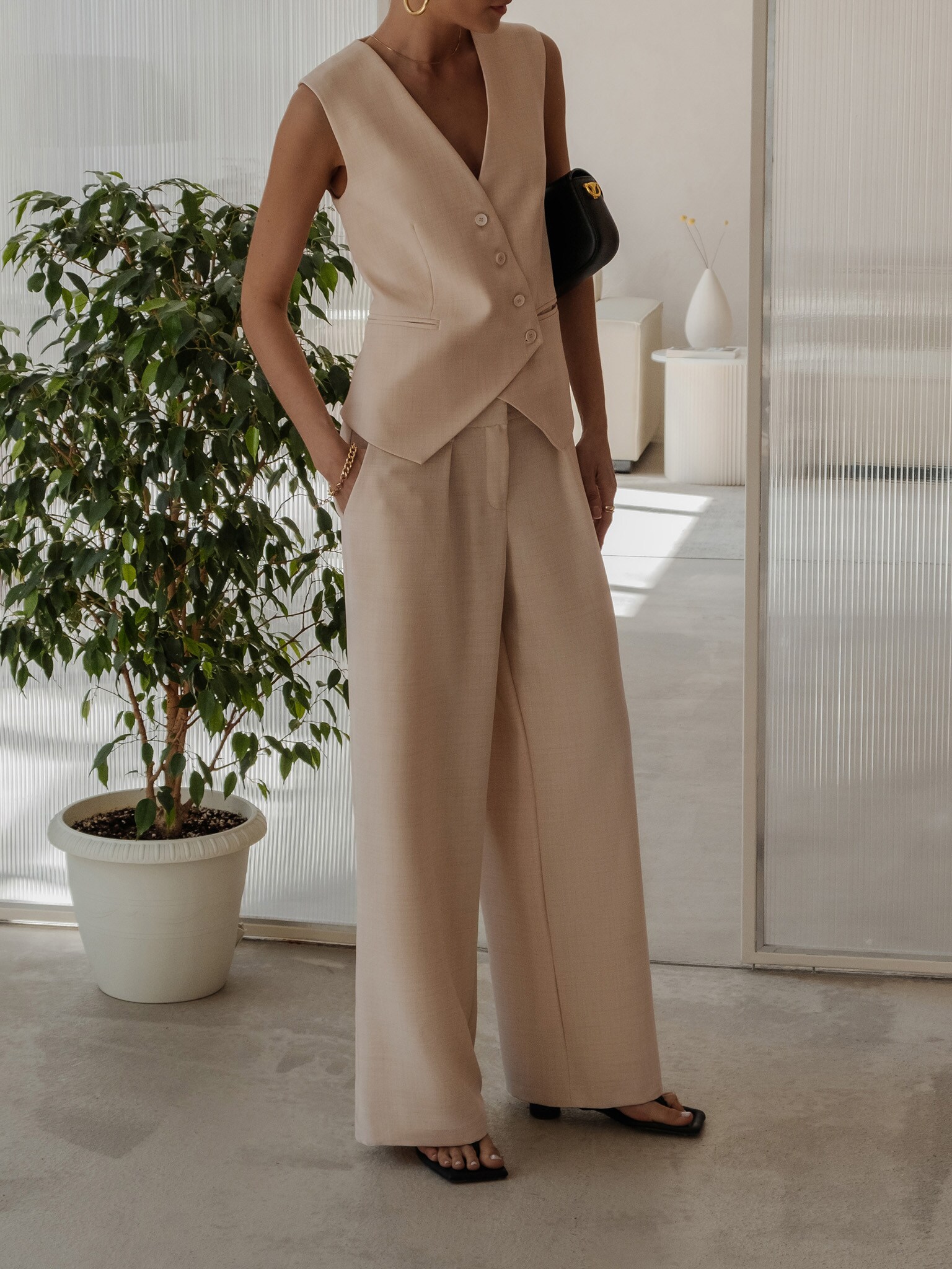 Костюмный жилет асимметричного кроя :: LICHI - Online fashion store