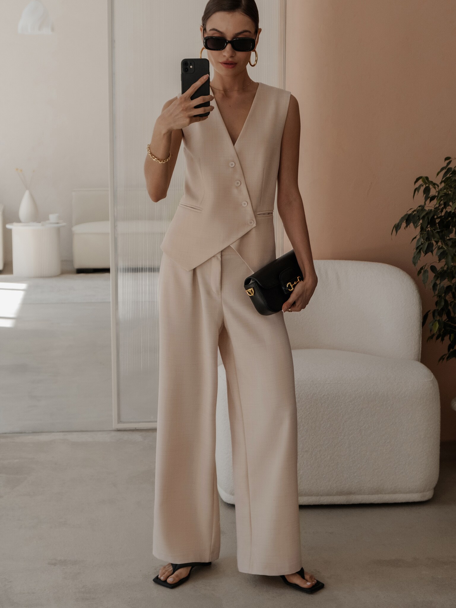 Костюмные брюки с защипами :: LICHI - Online fashion store