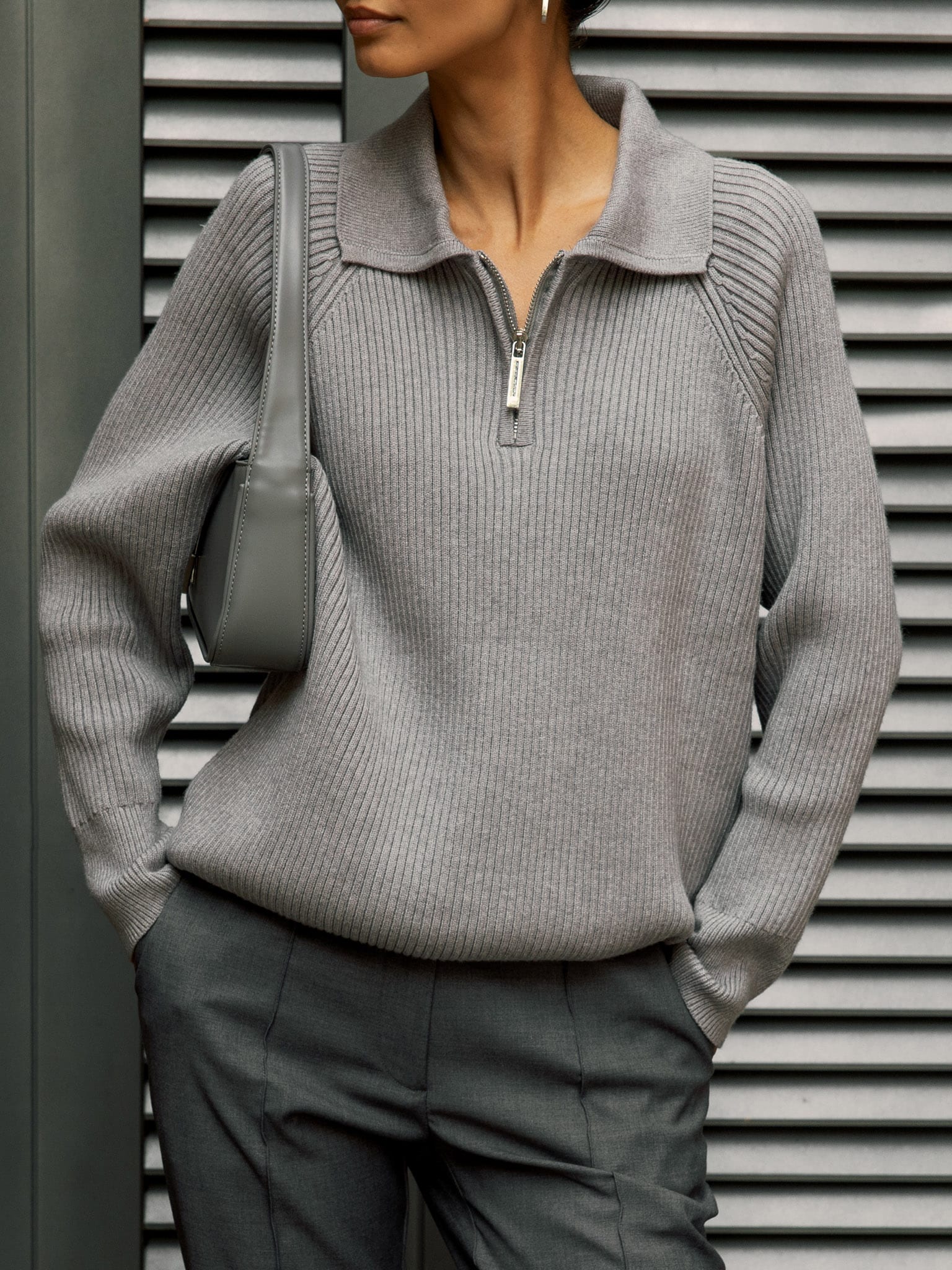 Свободный свитер с воротником поло на молнии