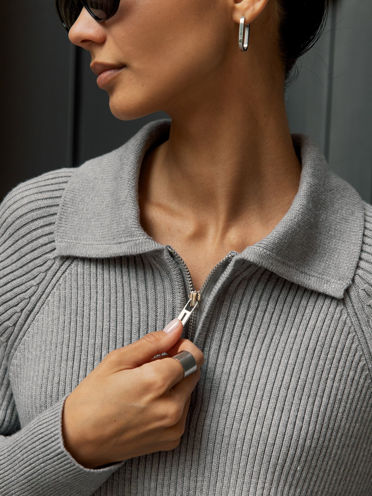 Свободный свитер с воротником поло на молнии