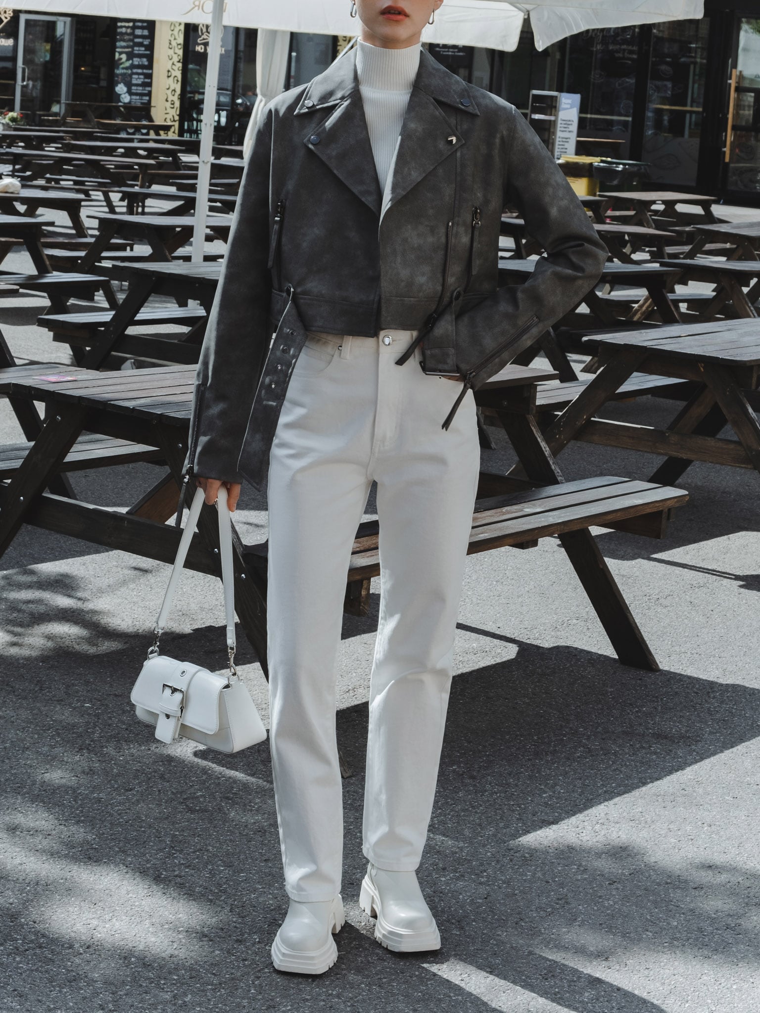 Укороченная куртка из экокожи