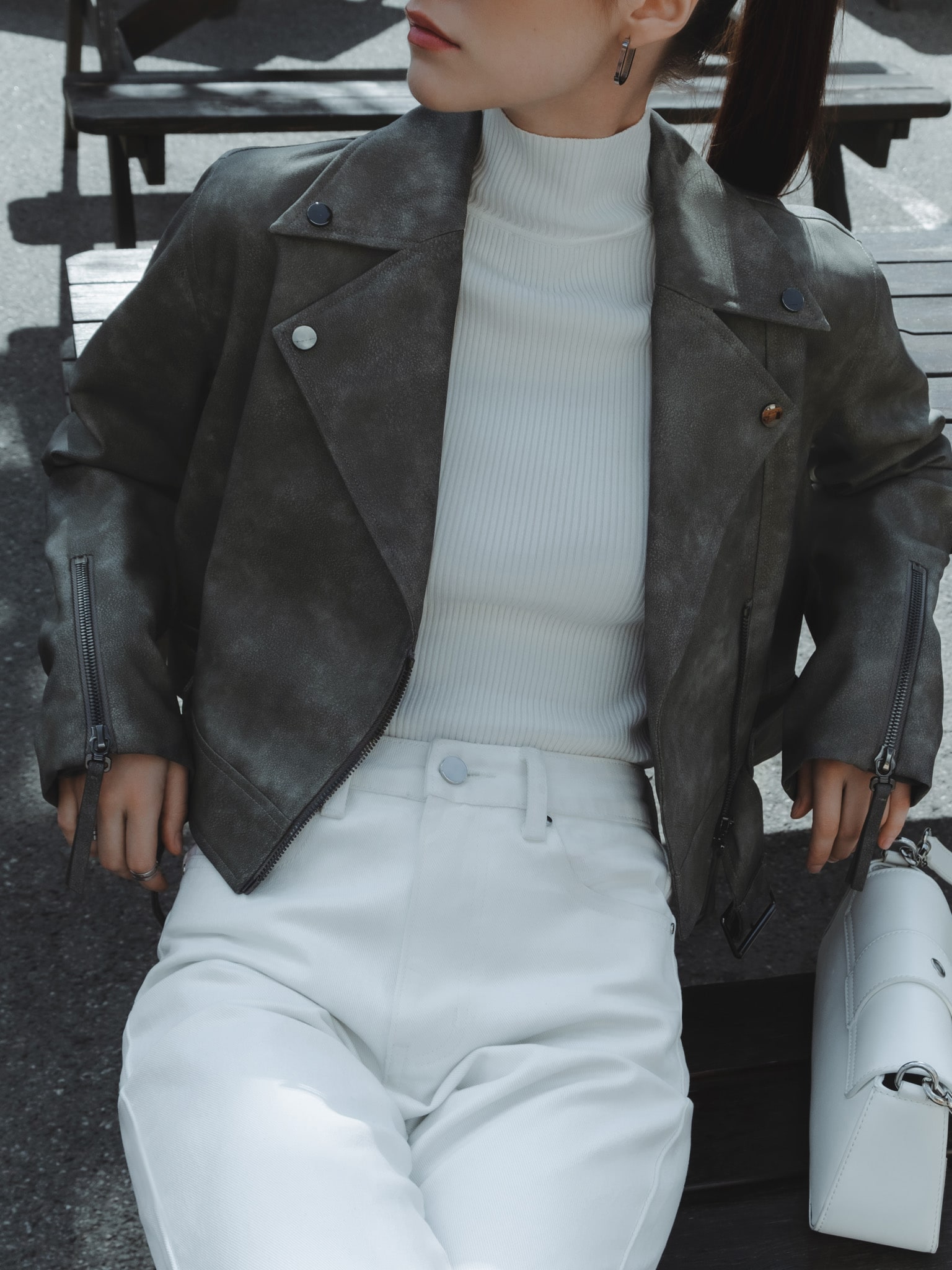 Укороченная куртка из экокожи