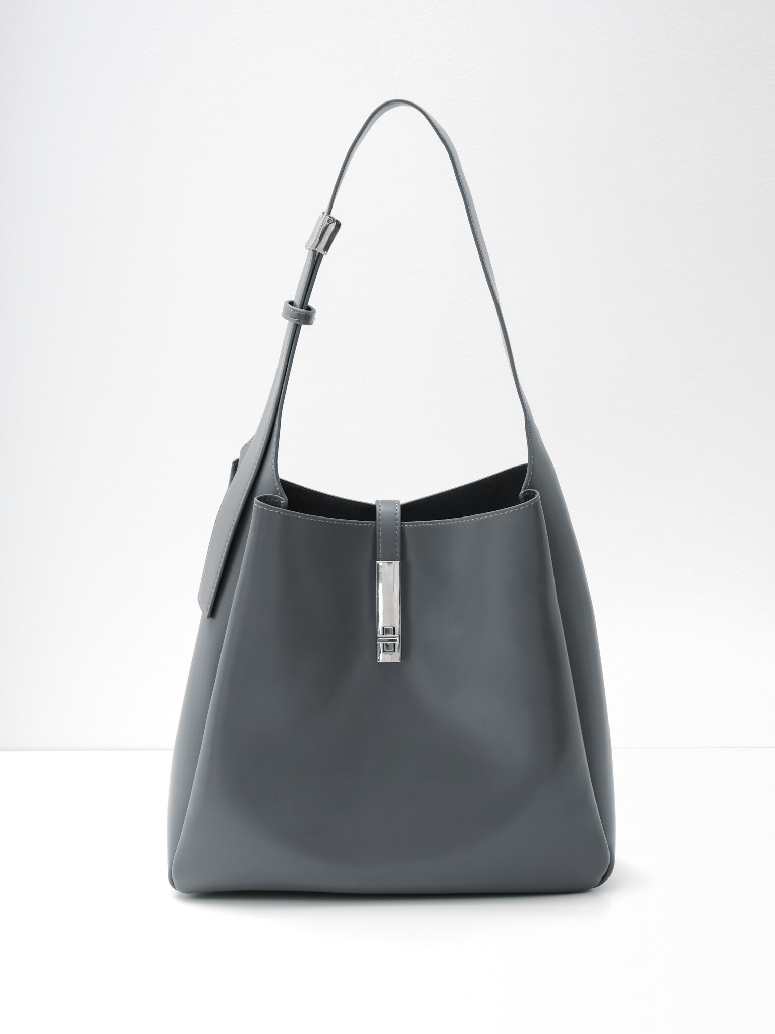 Square hard bag with a wide shoulder strap :: LICHI - Online 
