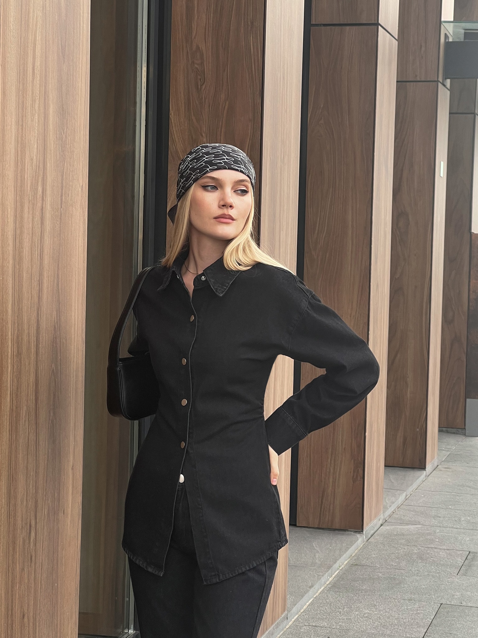 LICHI - Online fashion store :: Расклешенные от колена джинсы