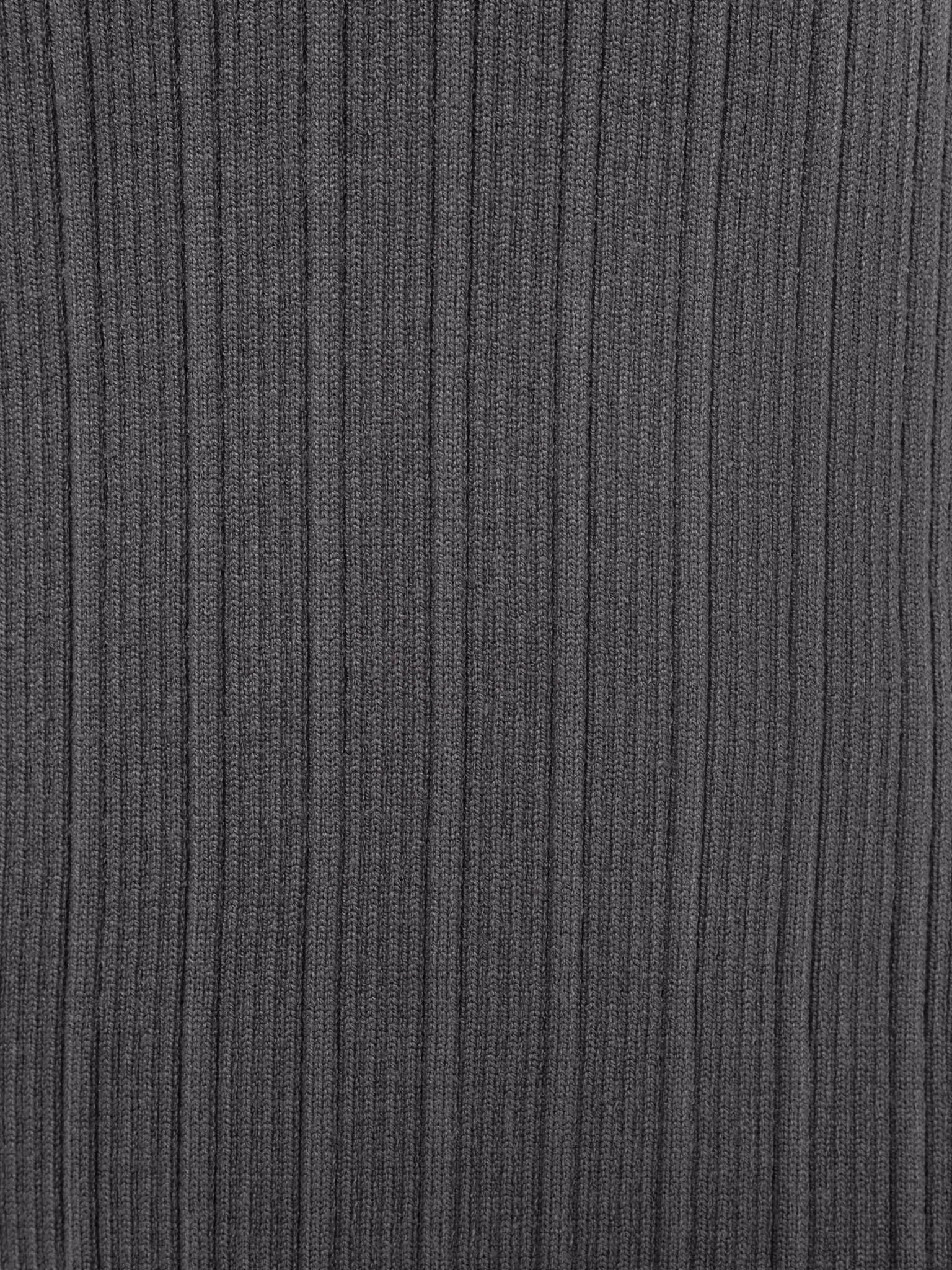 Ribbed turtleneck with collar ruffles