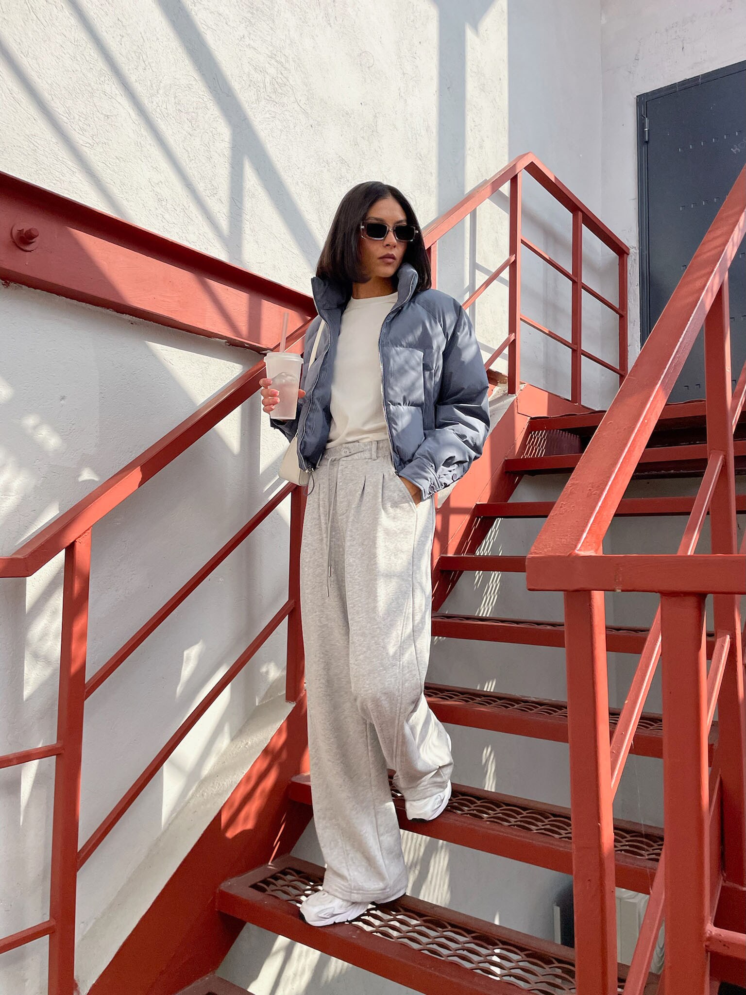 Трикотажные брюки со сборками на талии и завязками