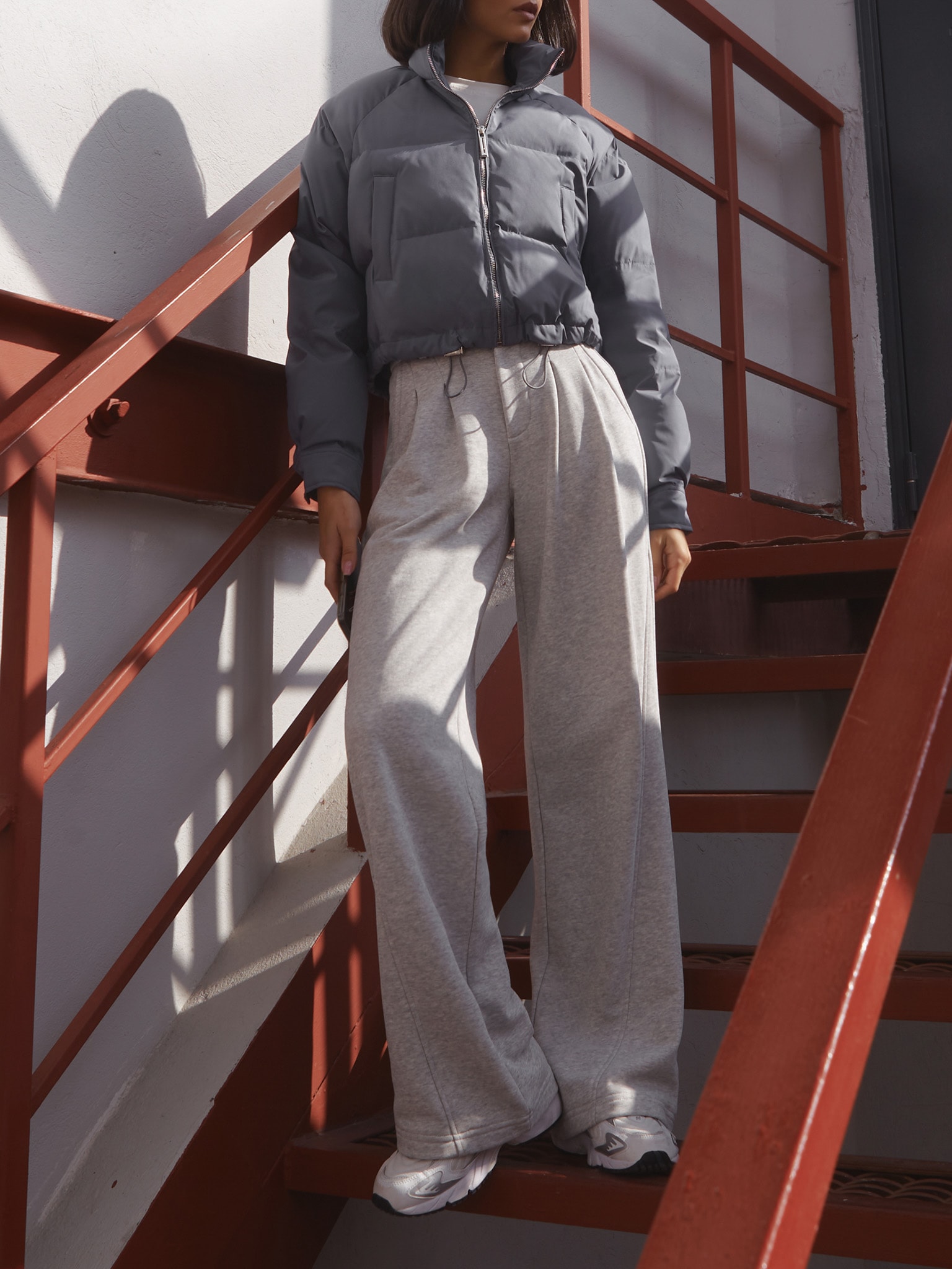 Трикотажные брюки со сборками на талии и завязками