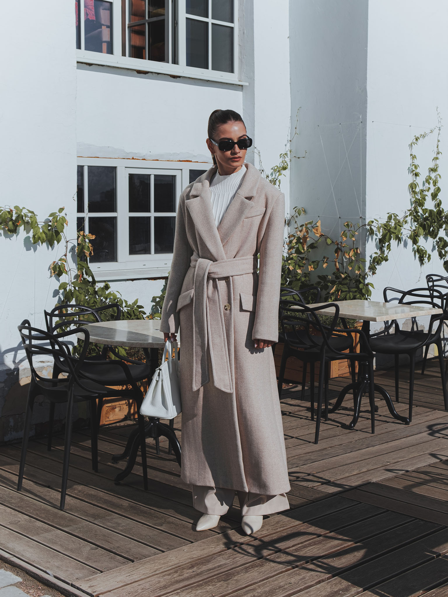 Wełniany płaszcz maxi z drobnym ornamentem