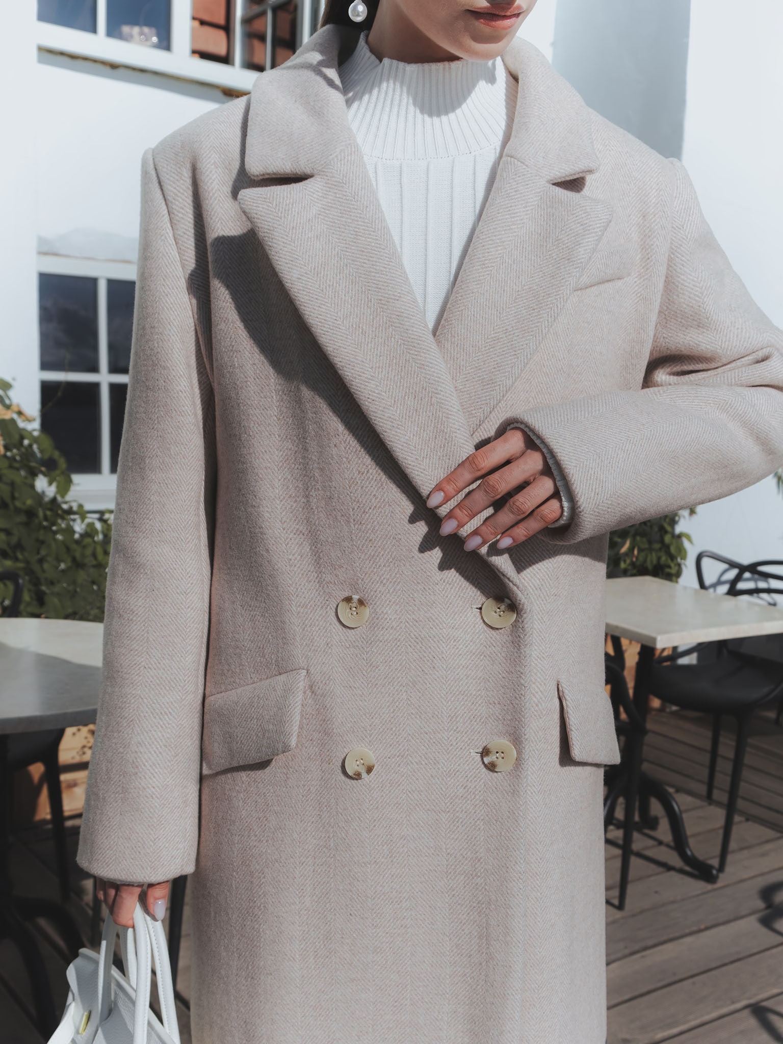 Wełniany płaszcz maxi z drobnym ornamentem