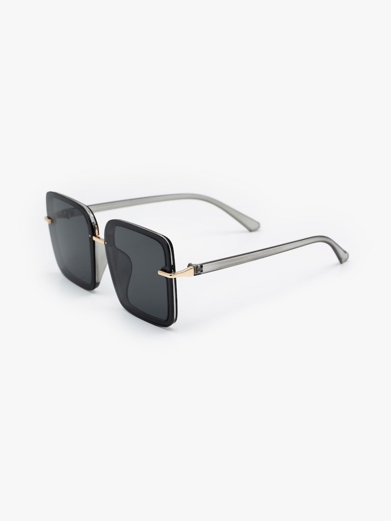 Sunglasses with square lenses