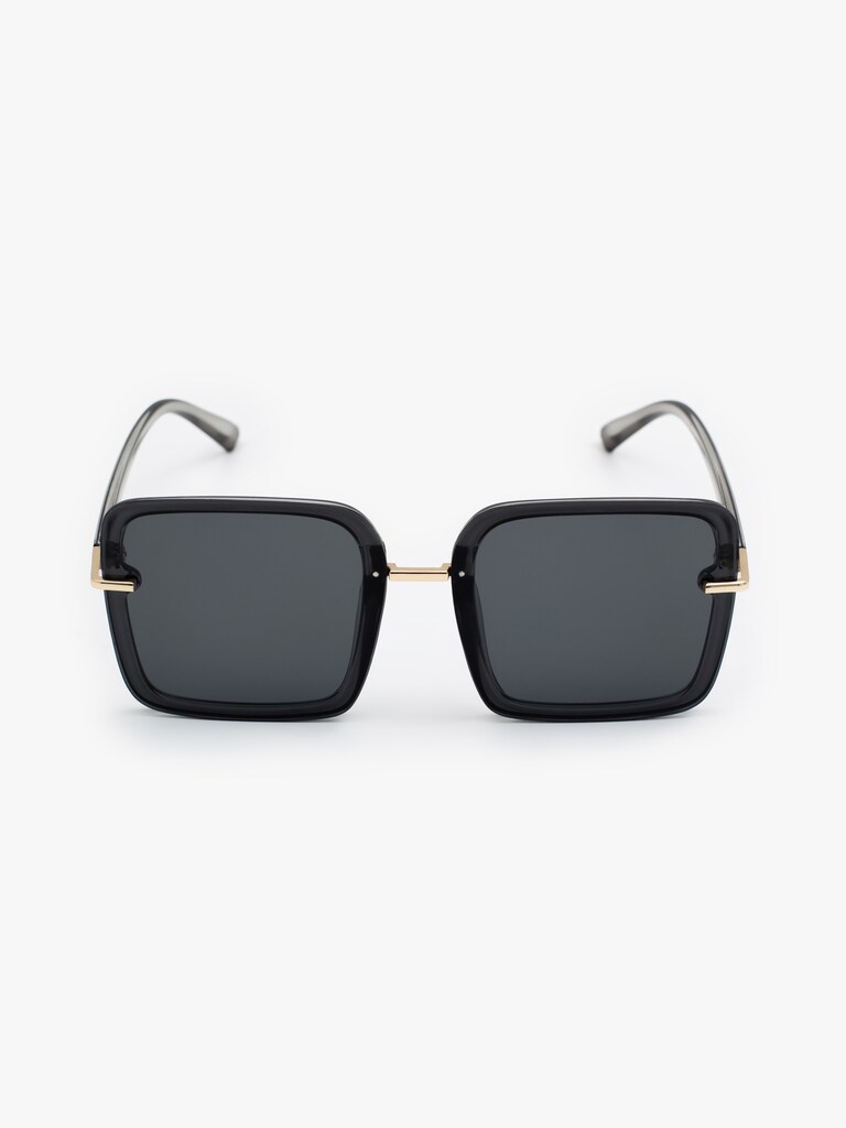 Sunglasses with square lenses