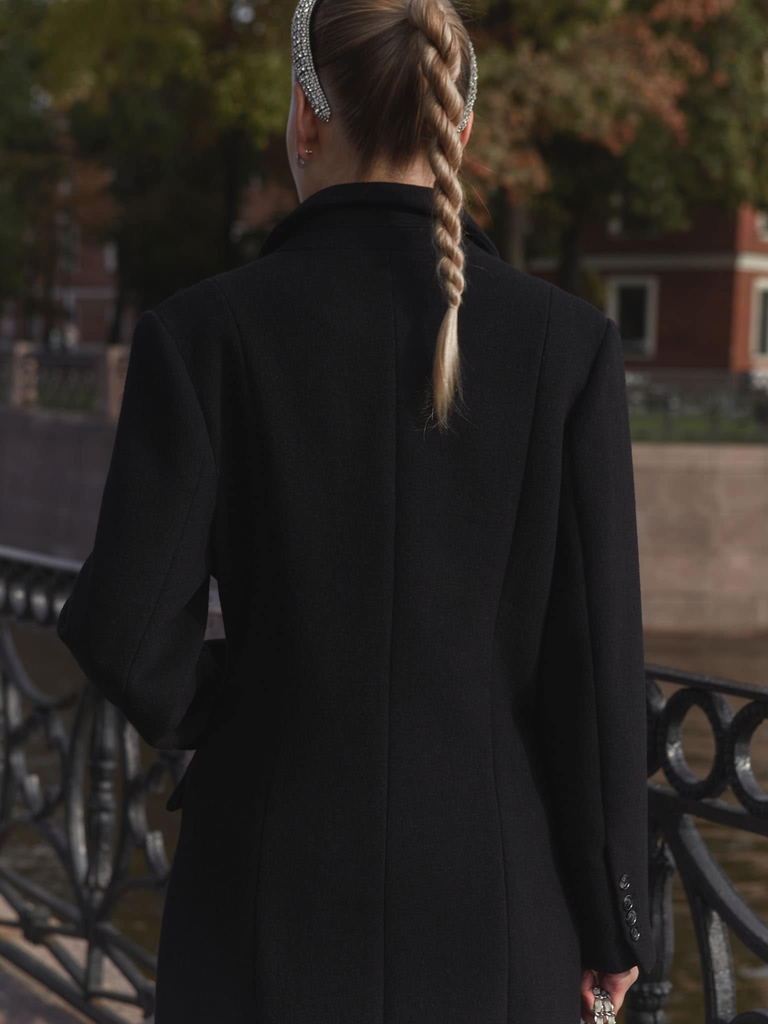 Приталенное пальто макси из однотонной ткани