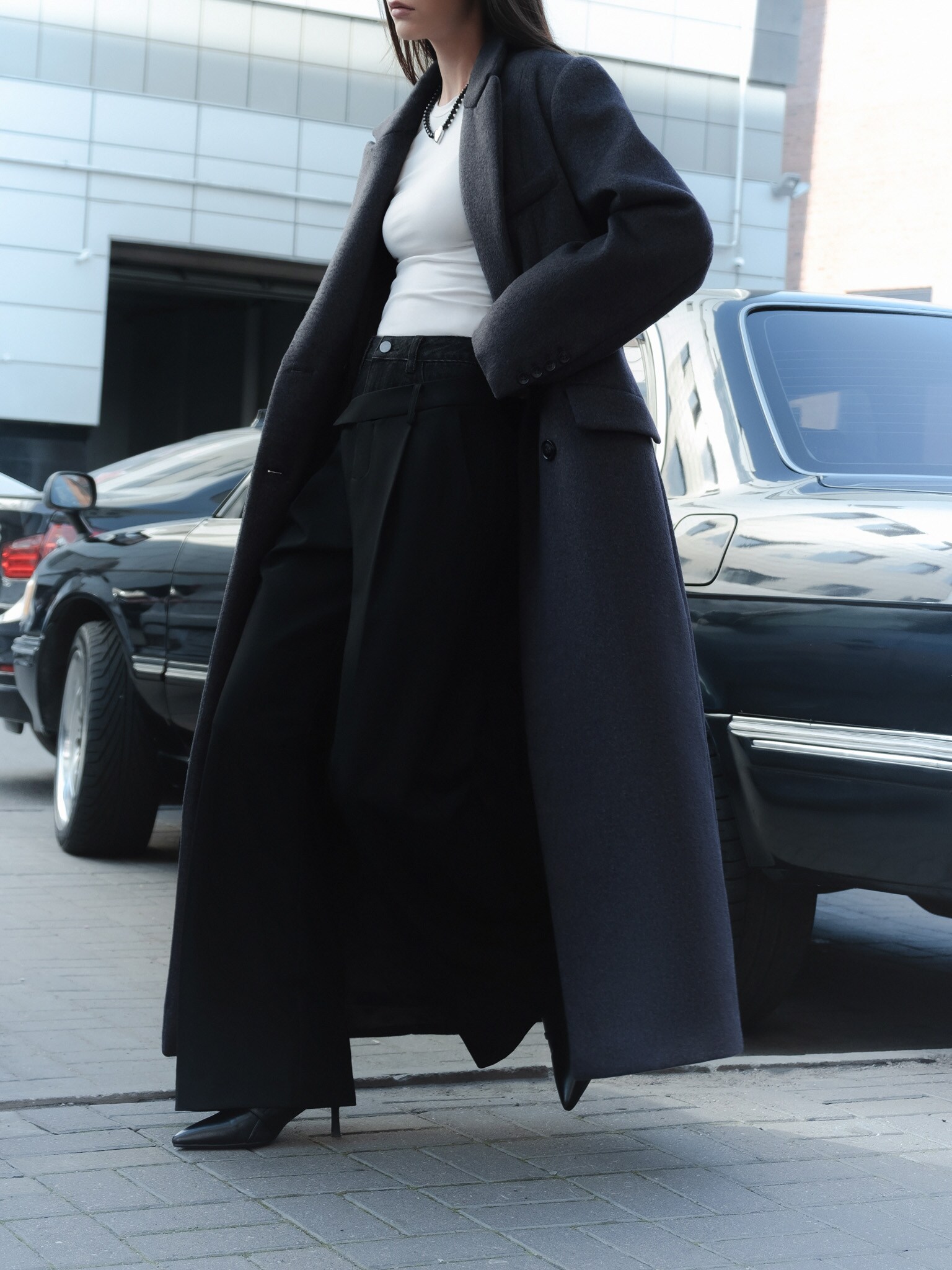 Приталенное пальто макси из однотонной ткани