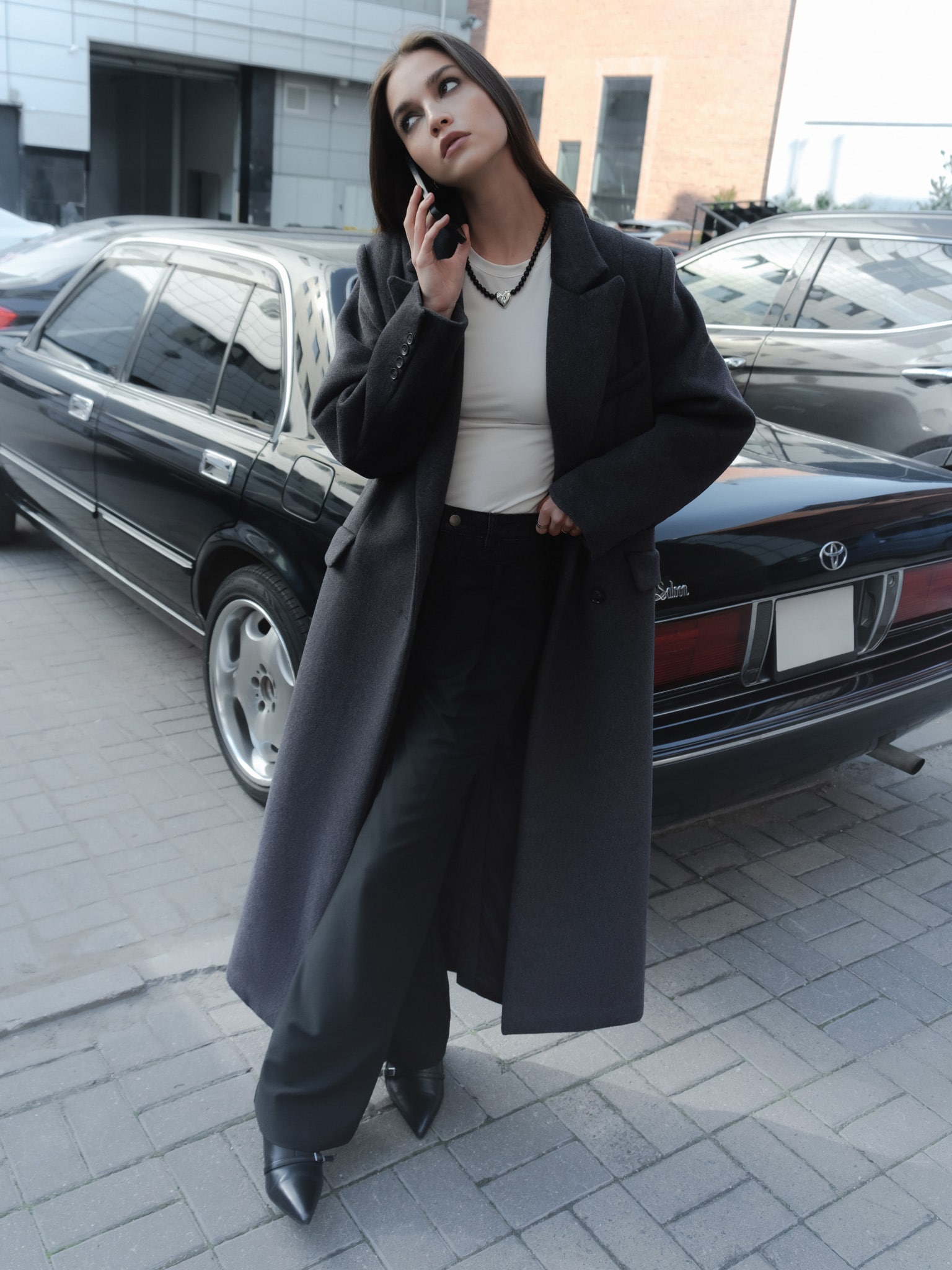 Приталенное пальто макси из однотонной ткани