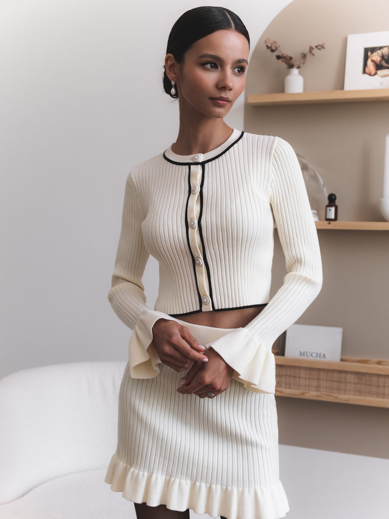 Strickjacke aus Rippstrick mit Volants am Ärmel