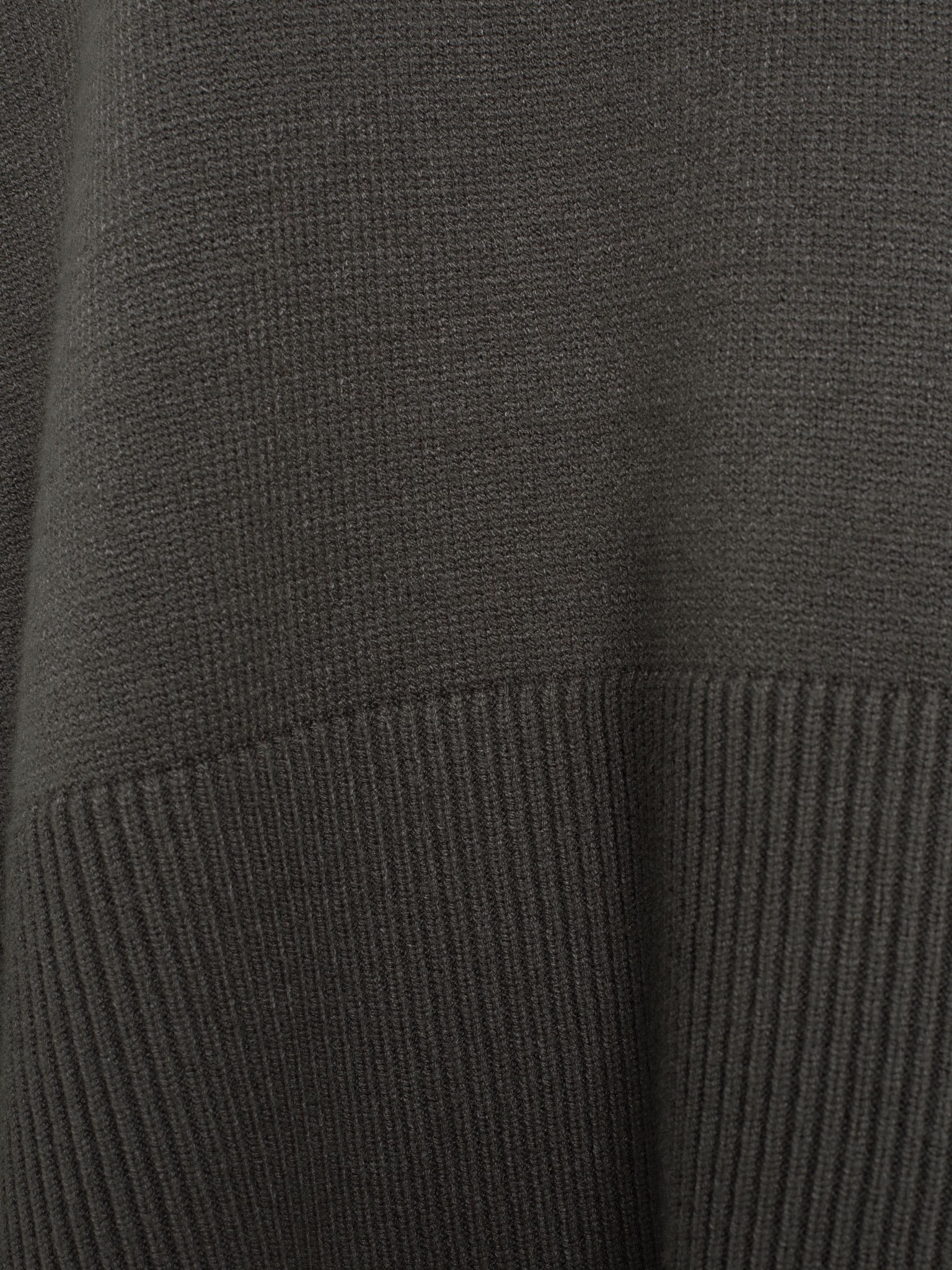 Luźny dzianinowy sweter