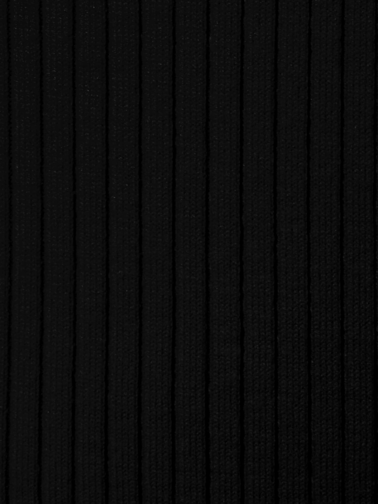 Geripptes Minikleid mit Schlitzen an Ärmeln und Rockteil