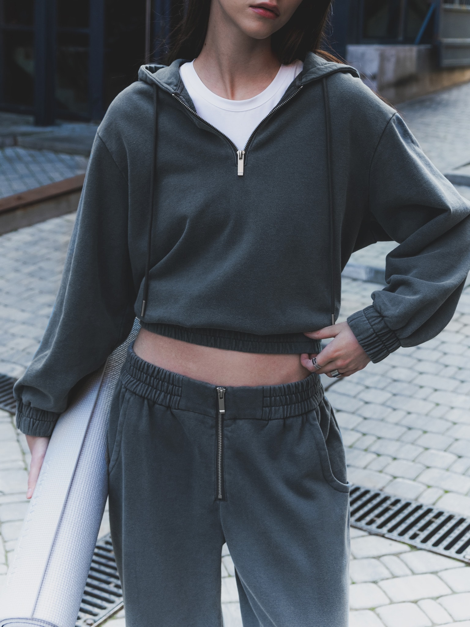 Cropped hoodie with elasticated waistband