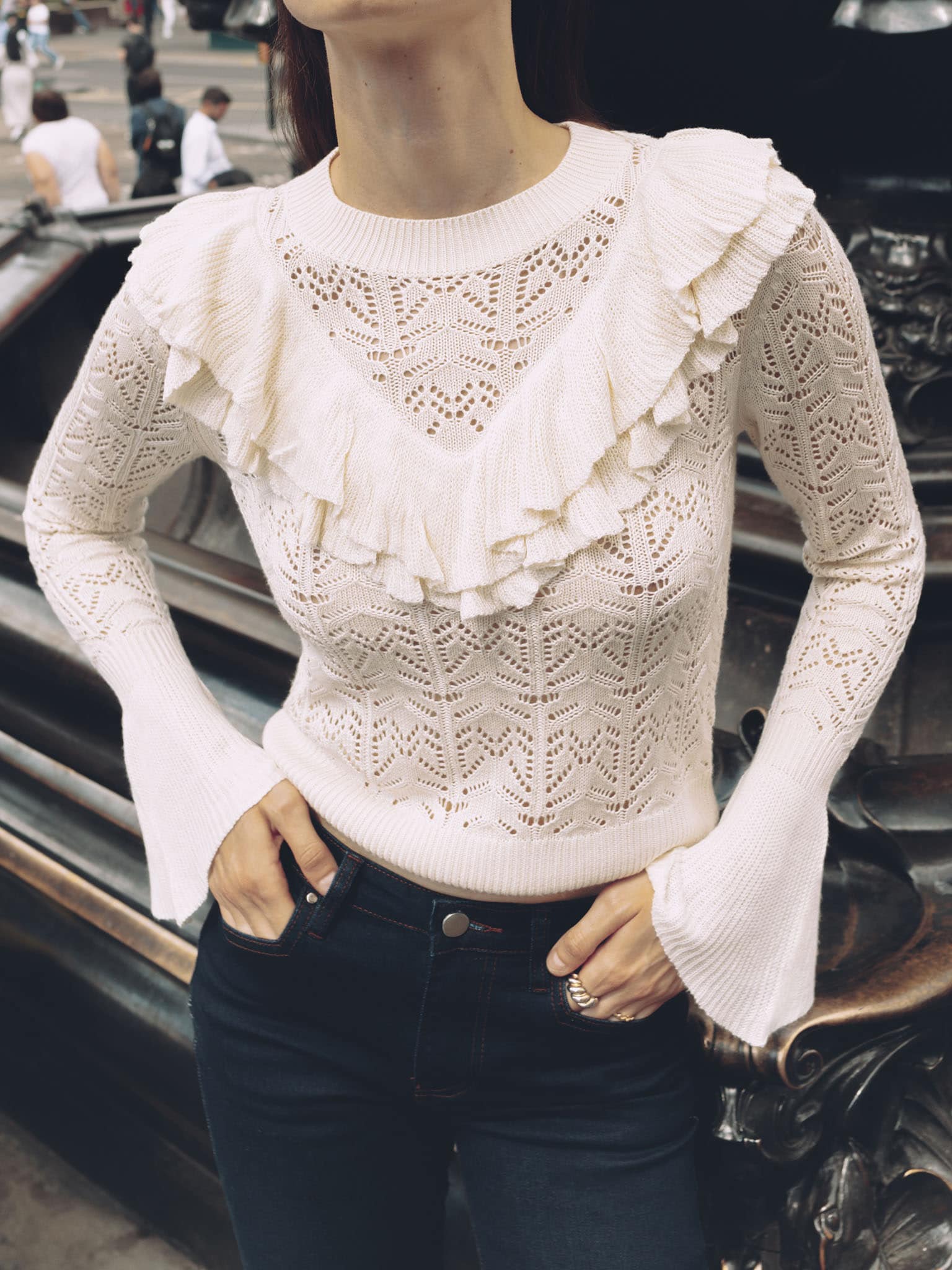 Fitted openwork top with voluminous flounce
