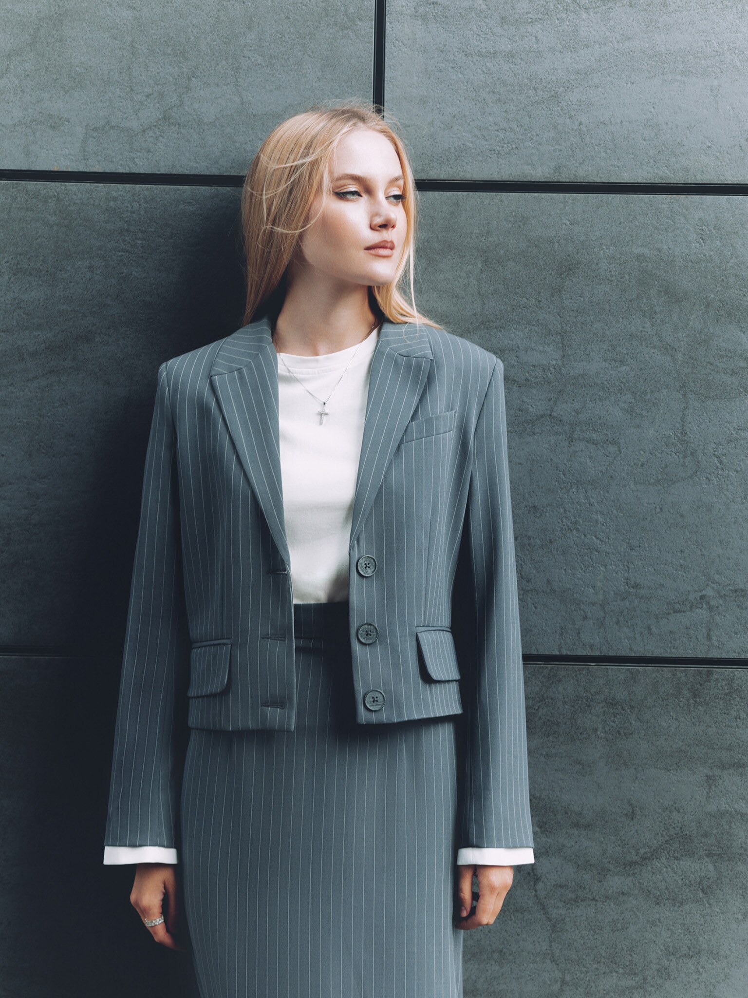 Укороченный жакет в мелкую полоску