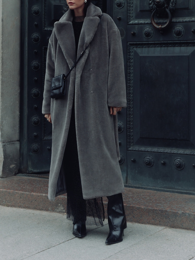 Midi eco-furcoat with matching belt