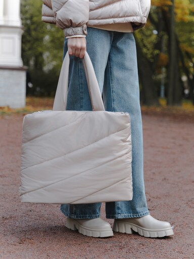 Short-handle zip tote bag :: LICHI - Online fashion store