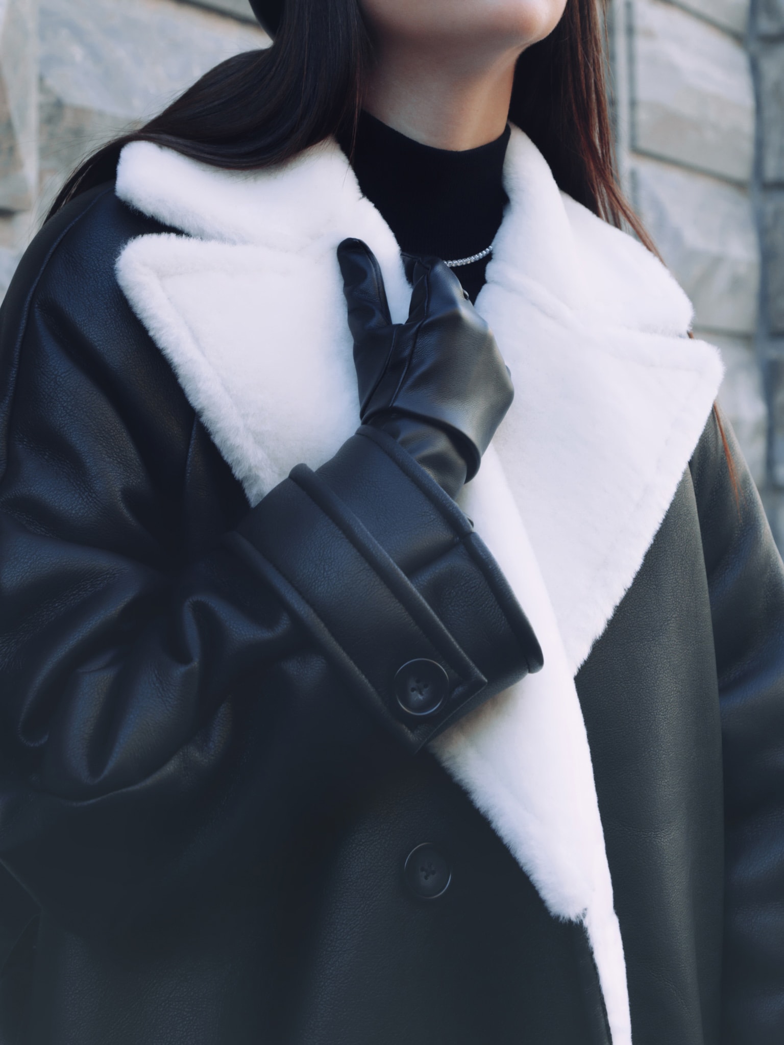 Zweireihiger Maxi-Mantel aus Eco-Leder