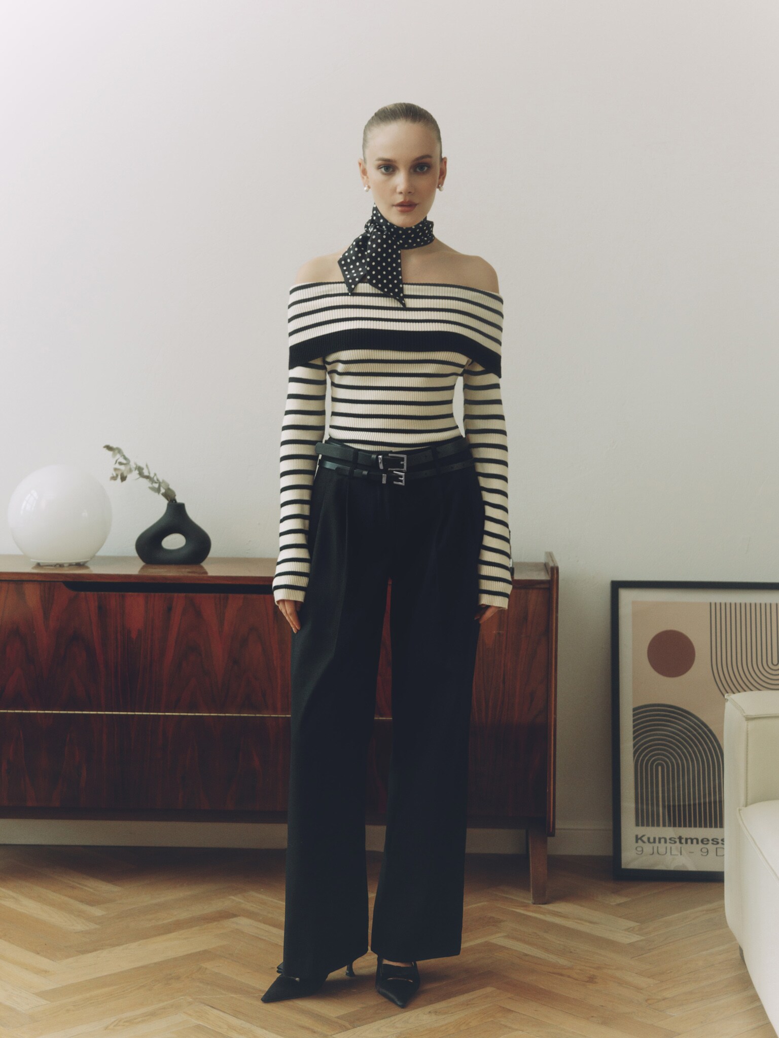 Свободные брюки с двумя ремнями